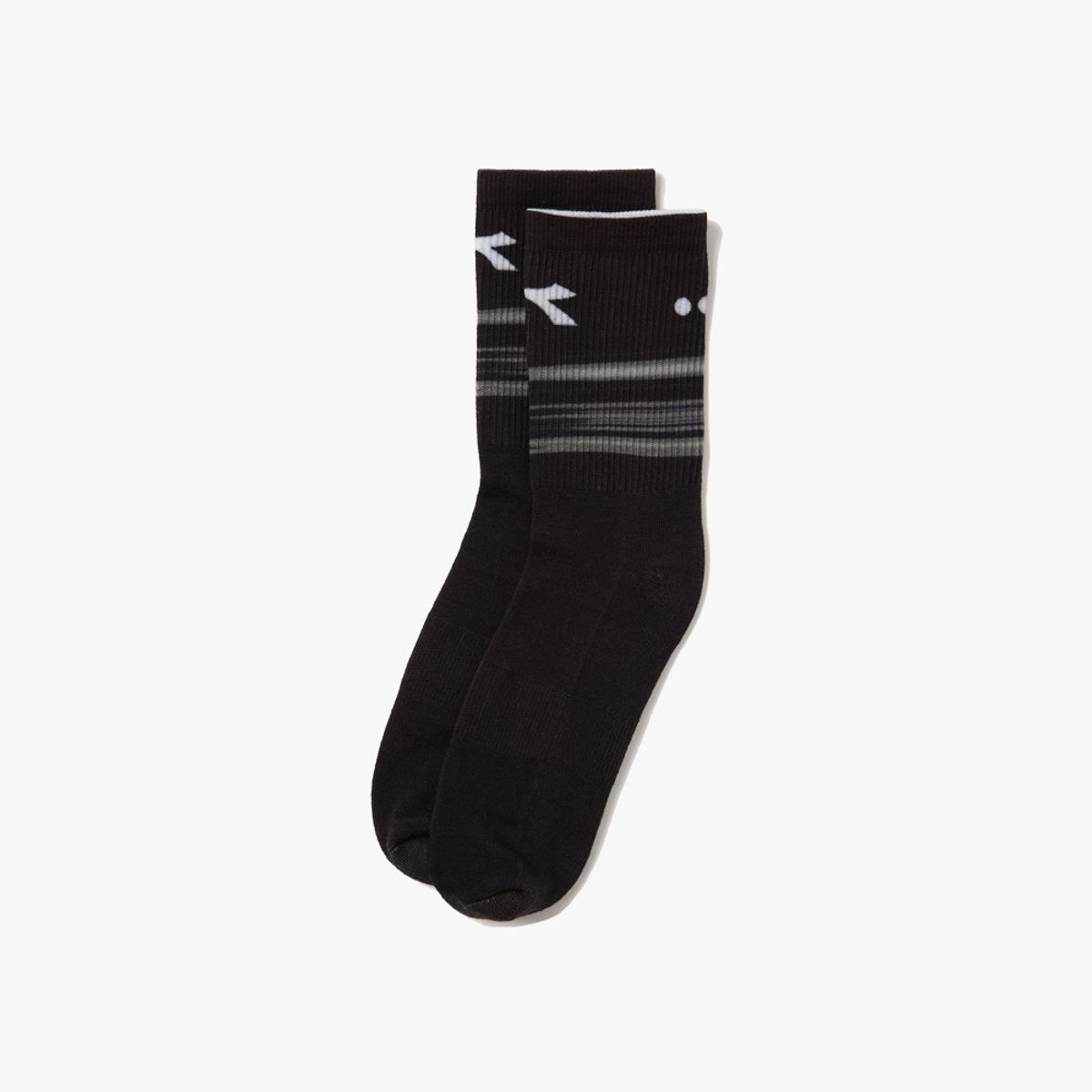 디아도라(diadora) 러닝 타이다이 삭스 BLACK