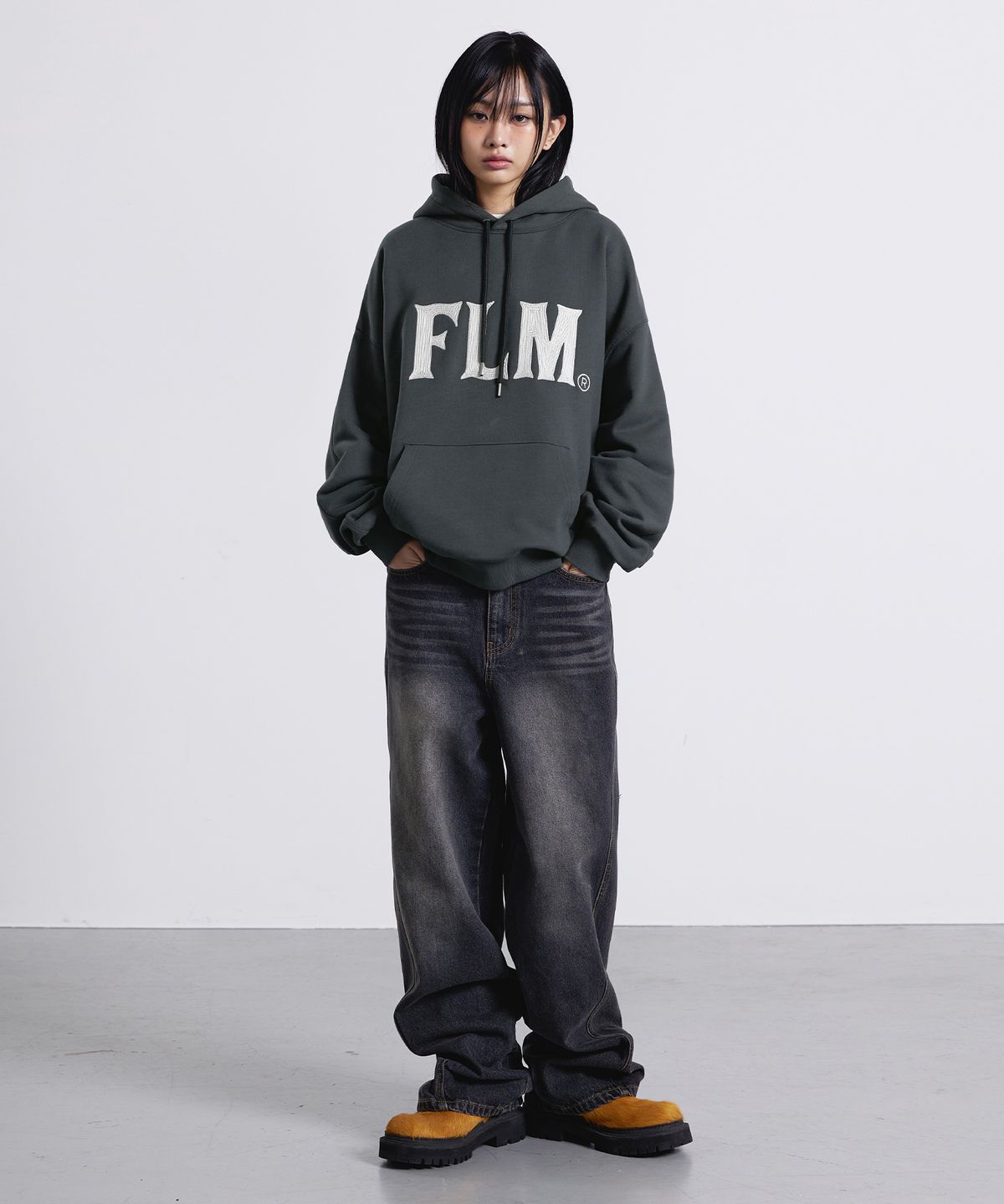 필루미네이트(FILLUMINATE) 사이드 라인 데님 팬츠-블랙