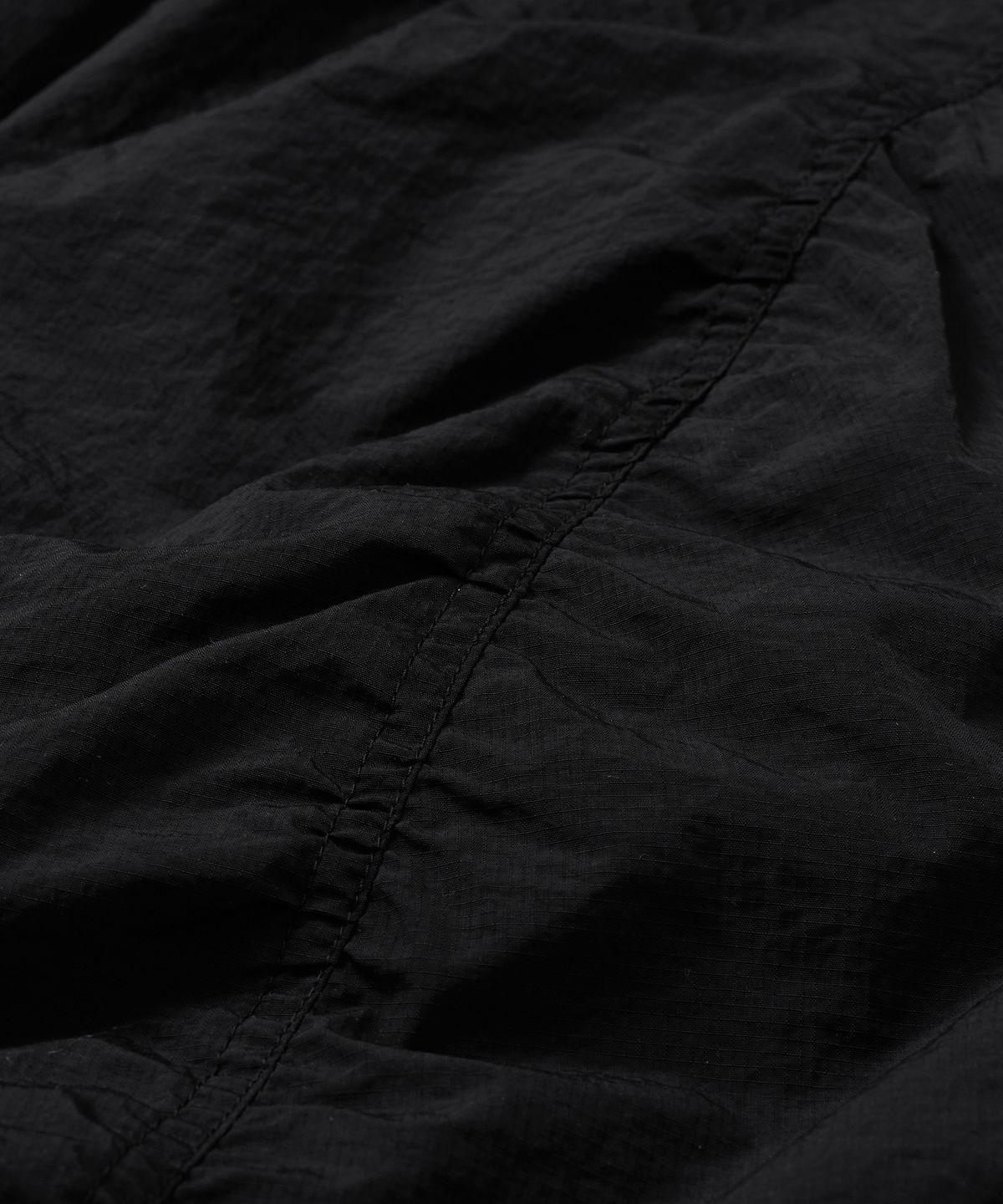 브라운브레스(BROWNBREATH) TAG NYLON SHIRRING PANTS - BLACK