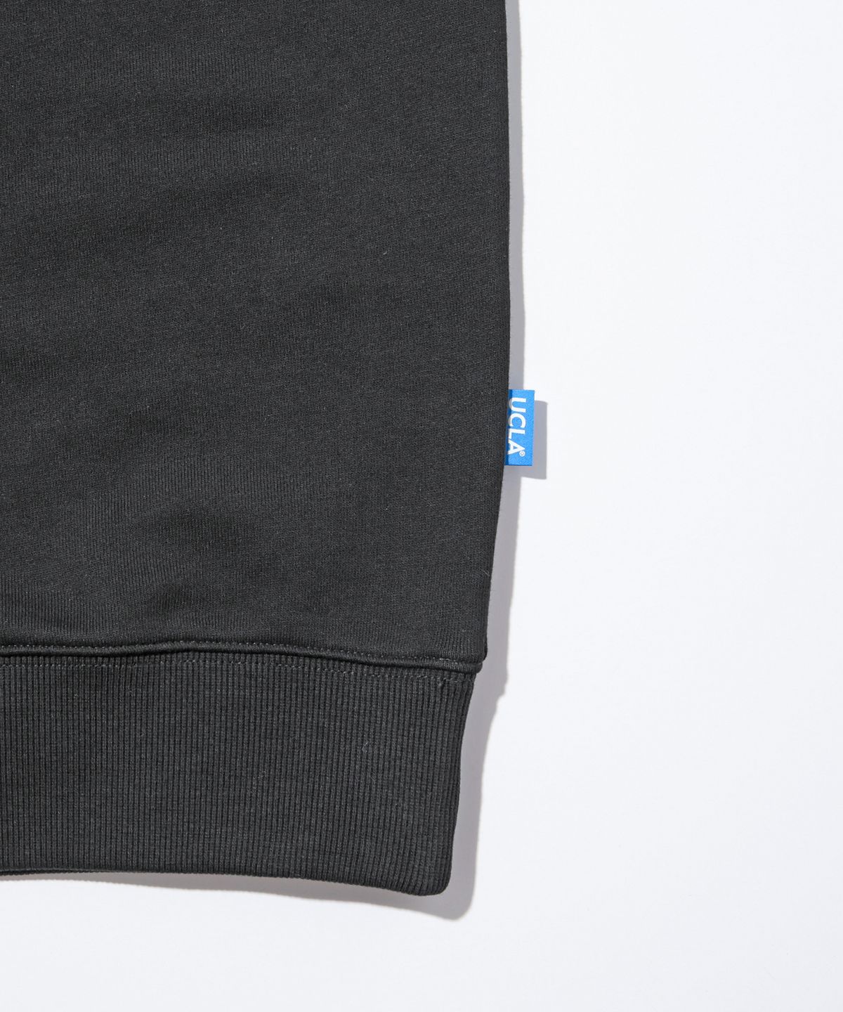 유씨엘에이(UCLA) 남녀공용 빅 로고 베이직 스웻셔츠[BLACK](UBRLT83)