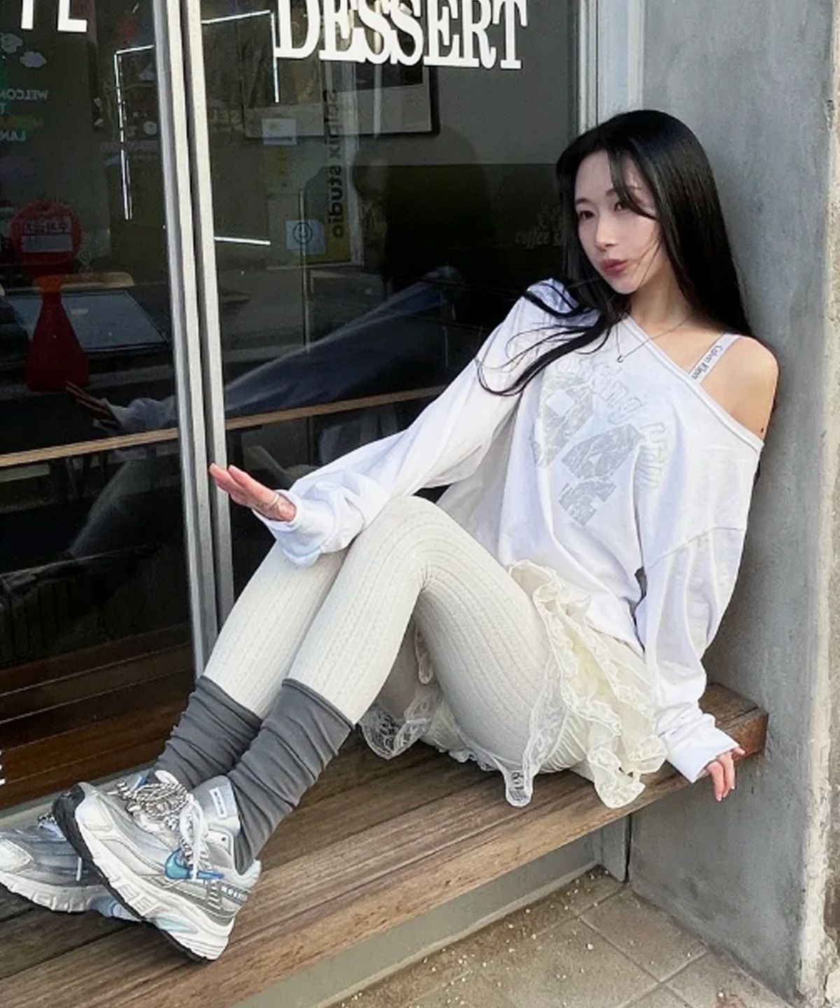 칙스(CHICKS) 노팅힐 페미닌 원숄더 롱 슬리브 화이트