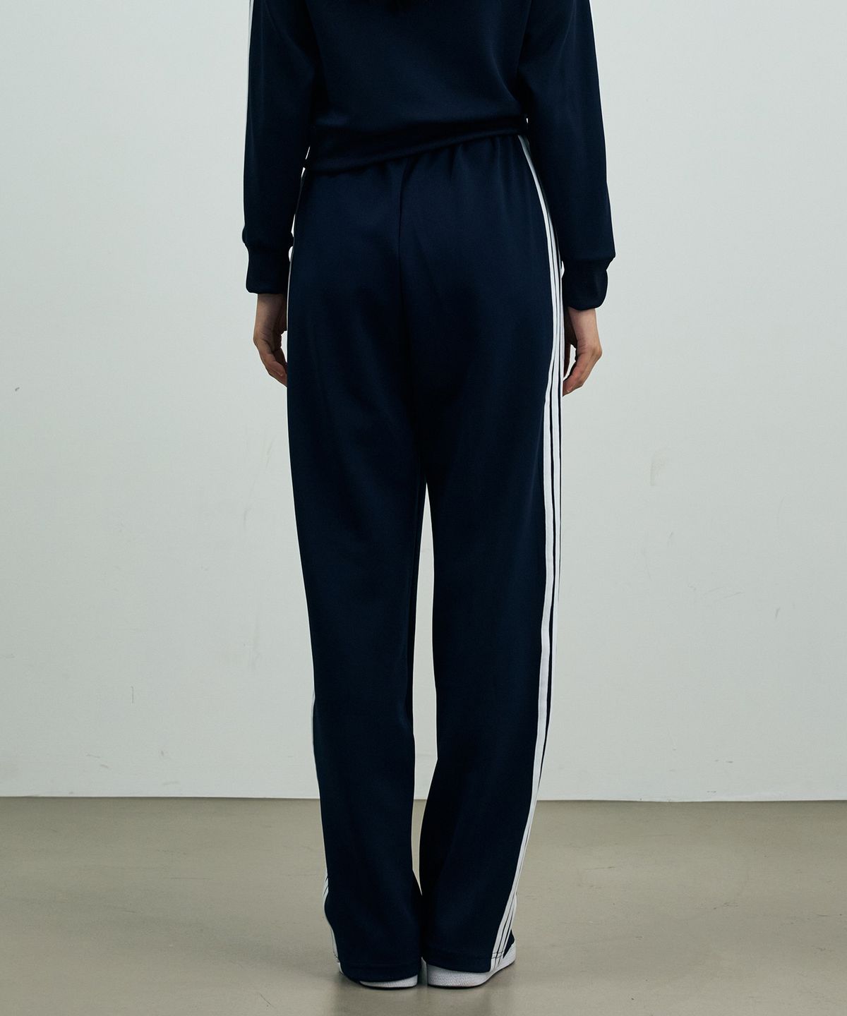 아리킴(ARIKIM) RIBBON JERSEY TRACK PANTS / BLACK