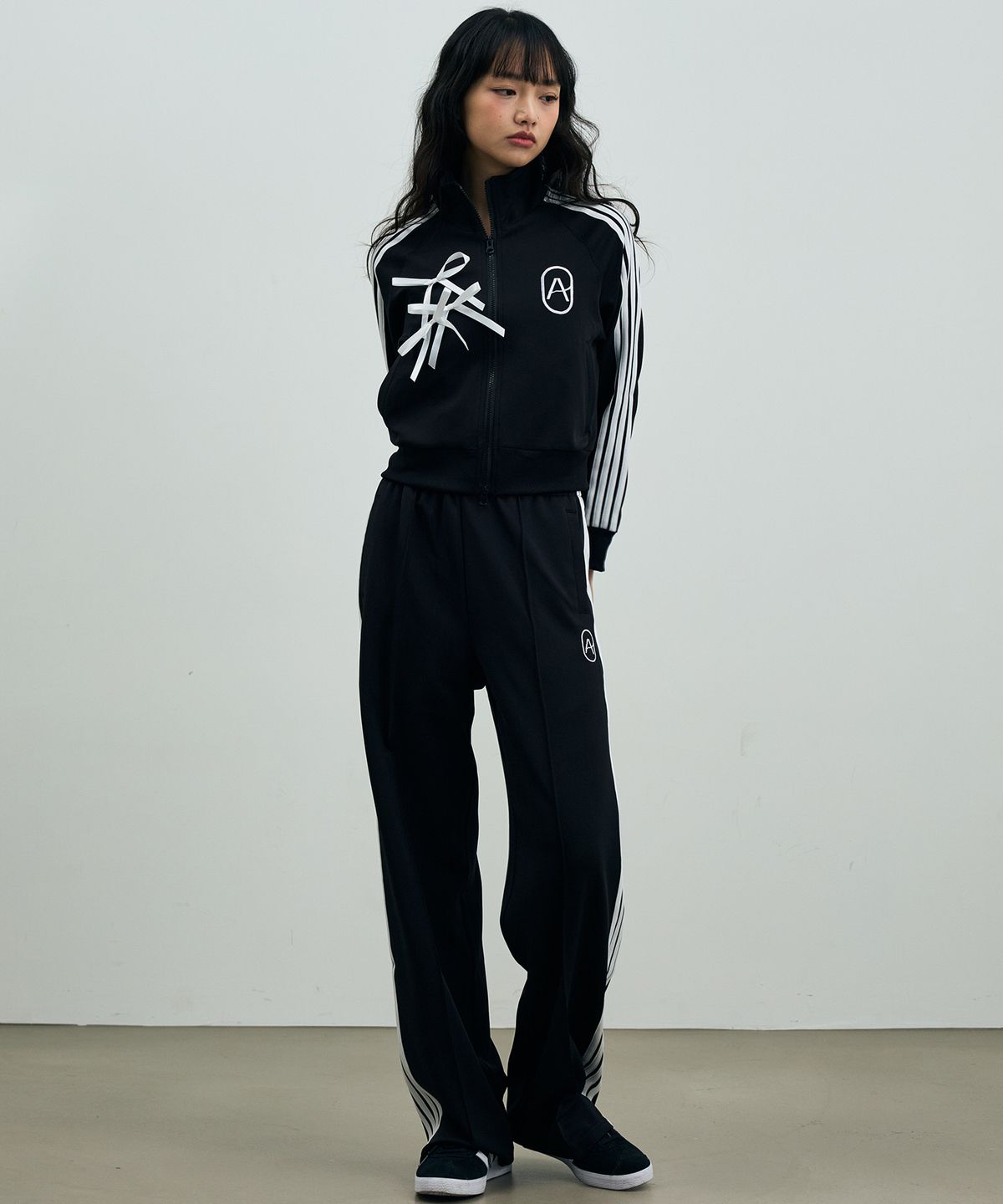 아리킴(ARIKIM) RIBBON JERSEY TRACK PANTS / BLACK