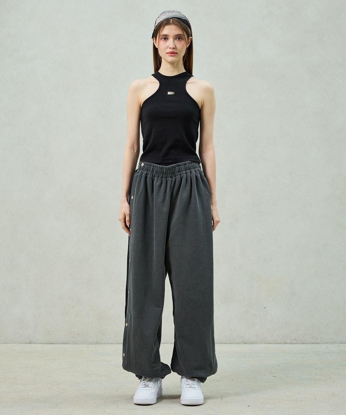 아리킴(ARIKIM) POPPY SLEEVELESS TOP / BLACK