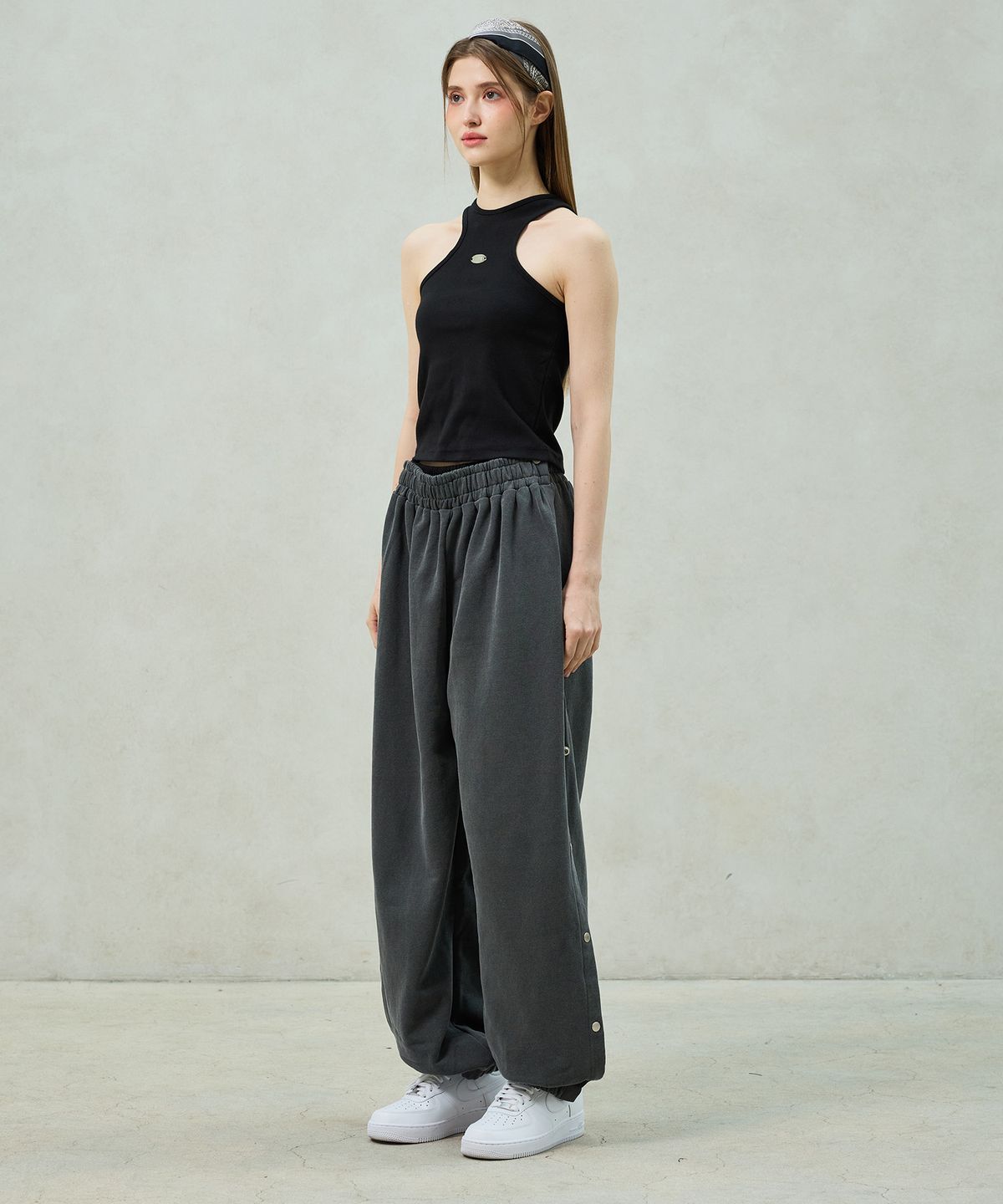 아리킴(ARIKIM) POPPY SLEEVELESS TOP / BLACK