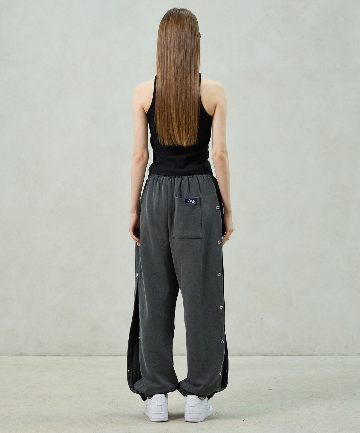 아리킴(ARIKIM) POPPY SLEEVELESS TOP / BLACK