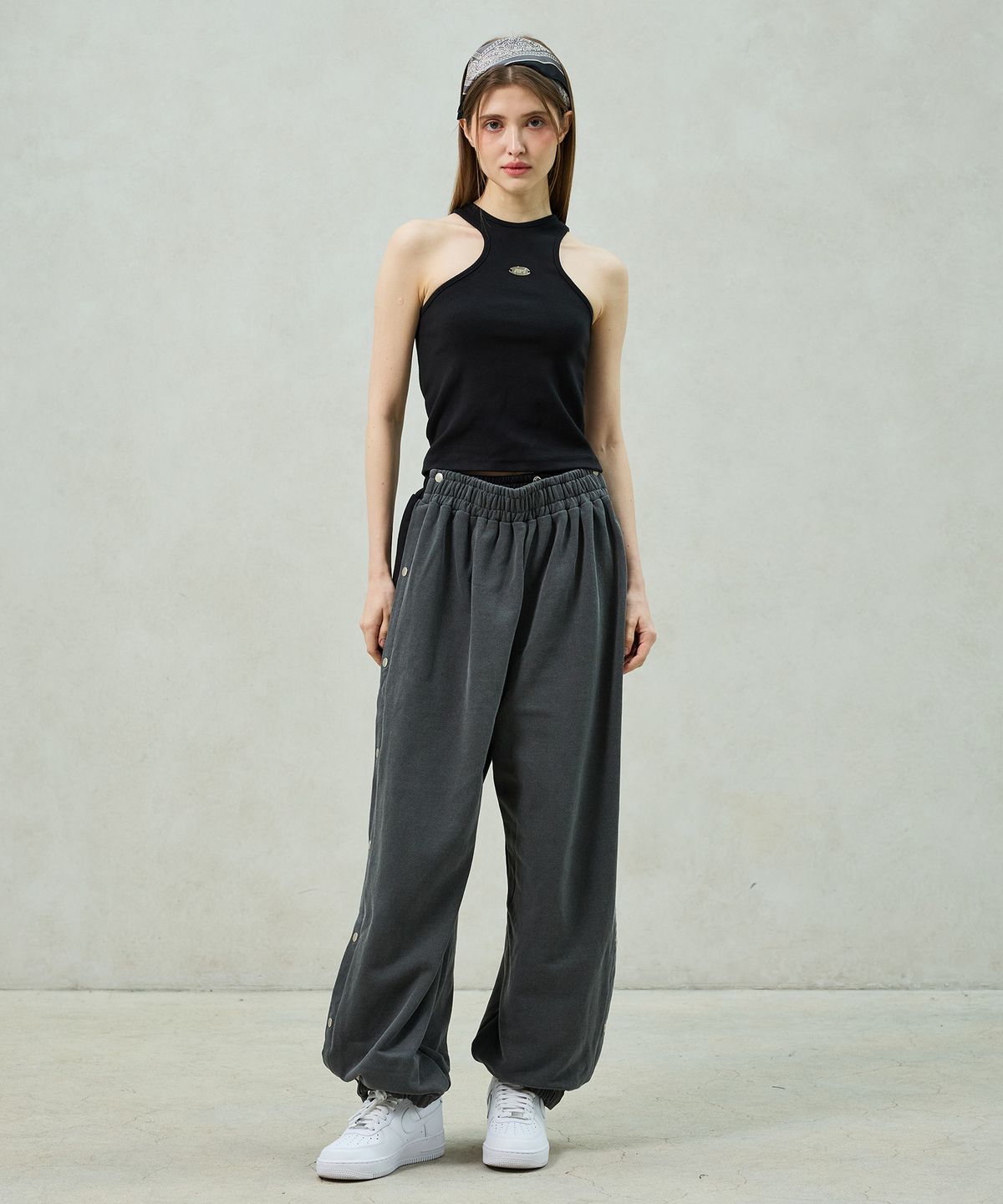 아리킴(ARIKIM) POPPY SLEEVELESS TOP / BLACK