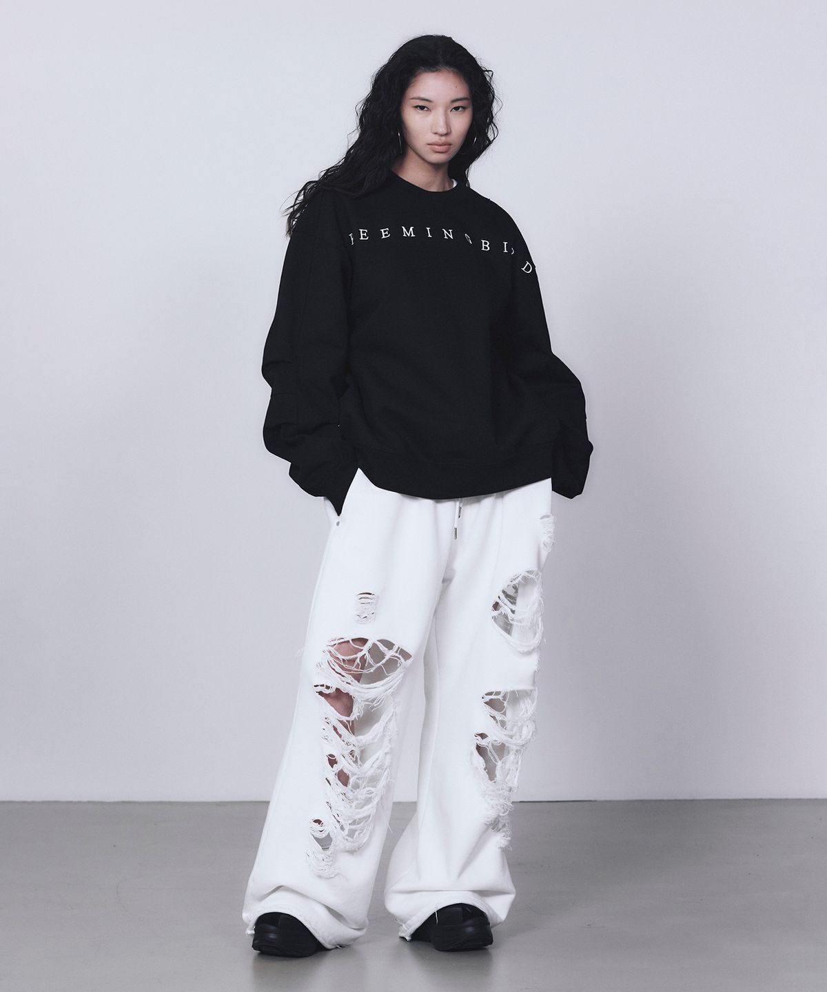 트리밍버드(TREEMINGBIRD) Horizon Logo Sweat Shirt [ Black ]