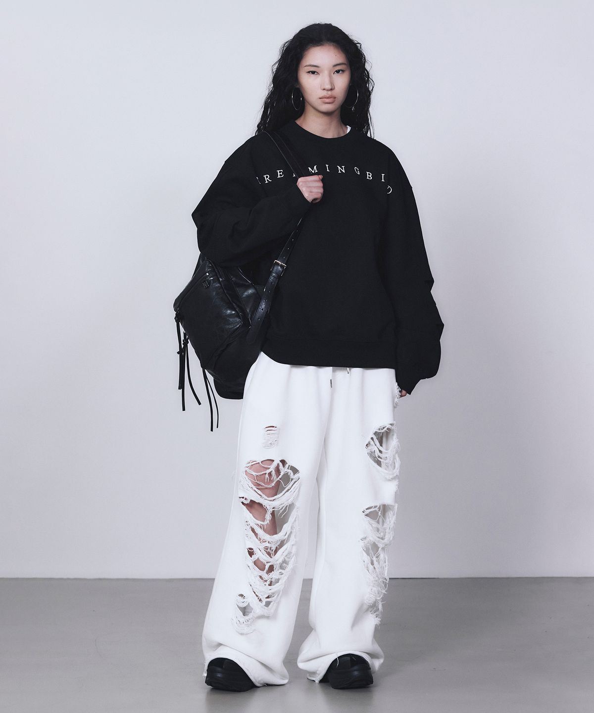 트리밍버드(TREEMINGBIRD) Horizon Logo Sweat Shirt [ Black ]