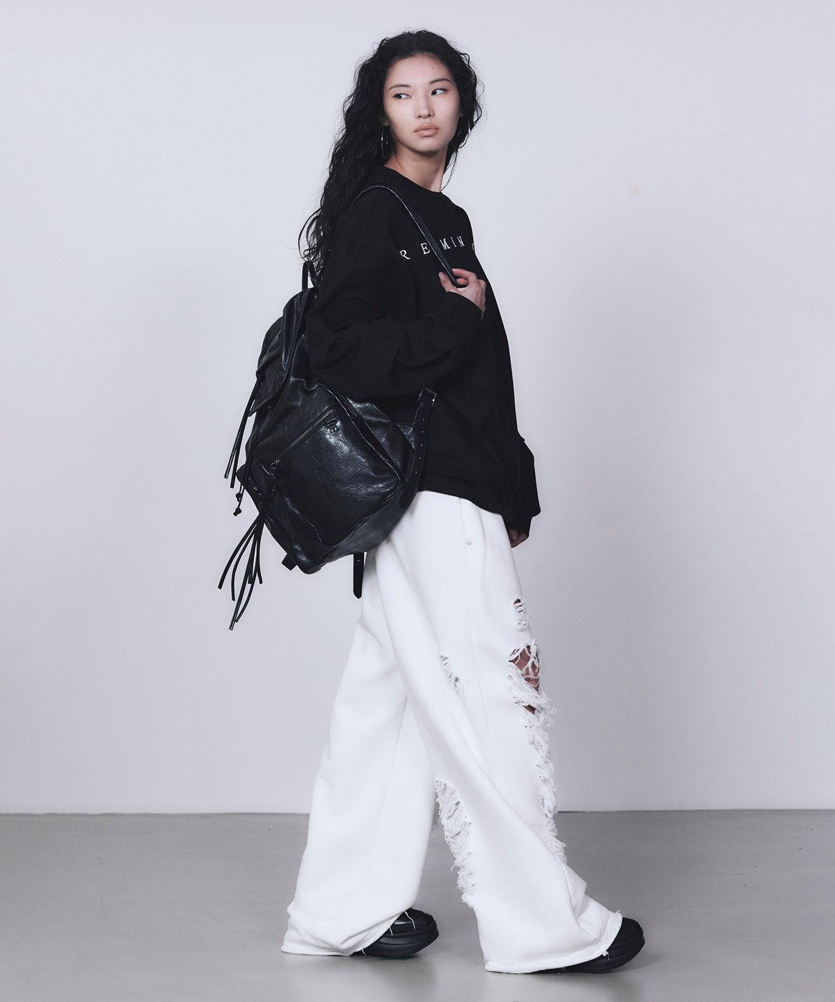 트리밍버드(TREEMINGBIRD) Horizon Logo Sweat Shirt [ Black ]