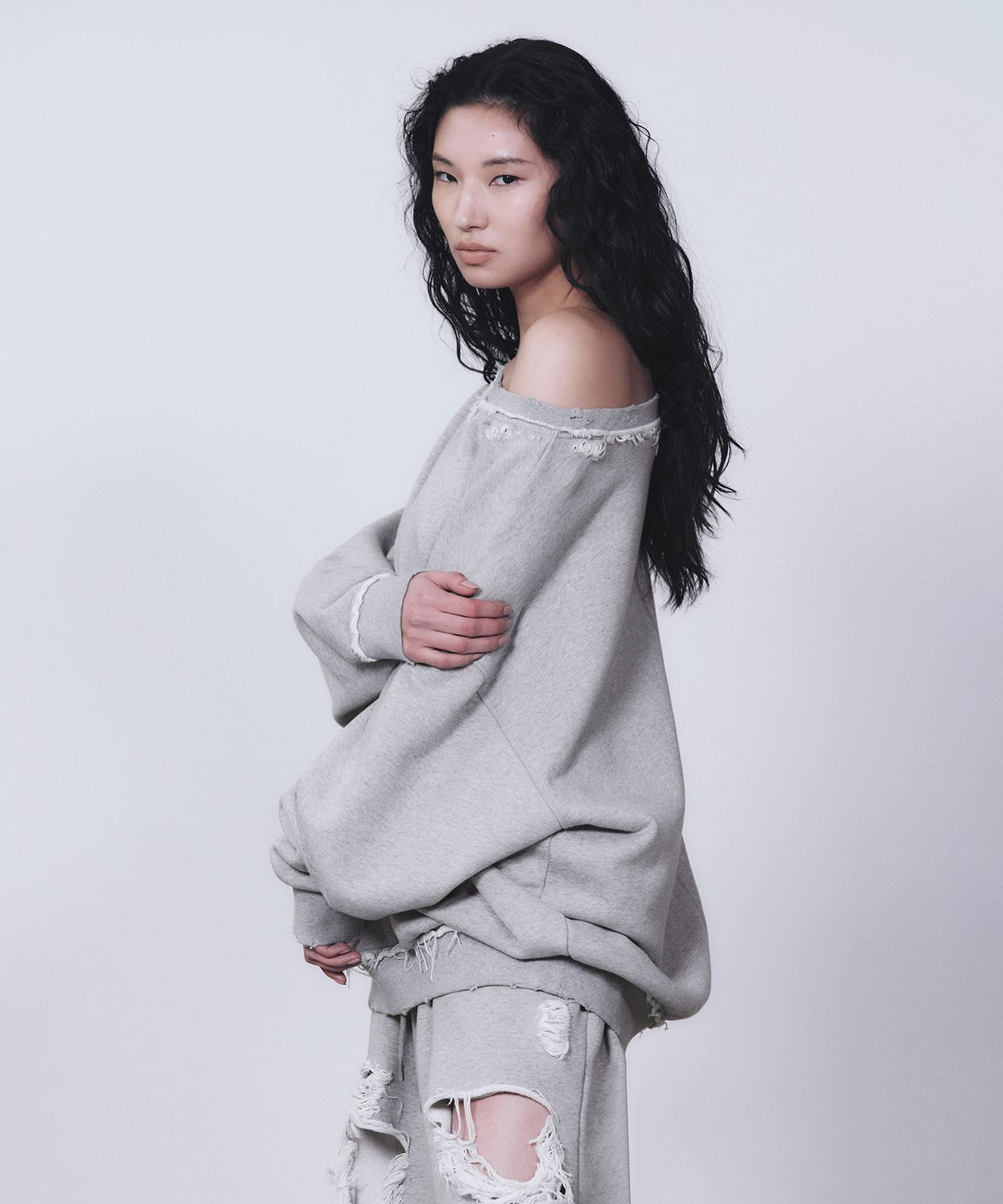 트리밍버드(TREEMINGBIRD) Scratch Damage Boat Neck Sweat Shirt [ Melange Gray ]
