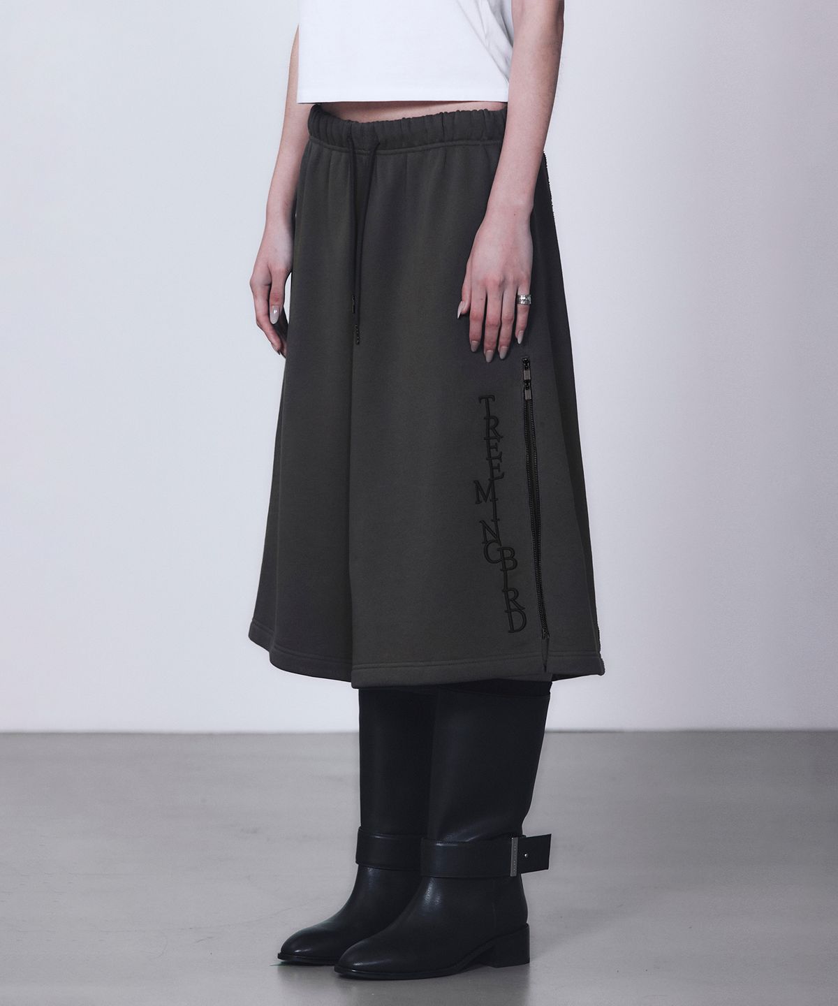 트리밍버드(TREEMINGBIRD) Zipper Finishing Sweat Bermuda Pants [ Charcoal ]
