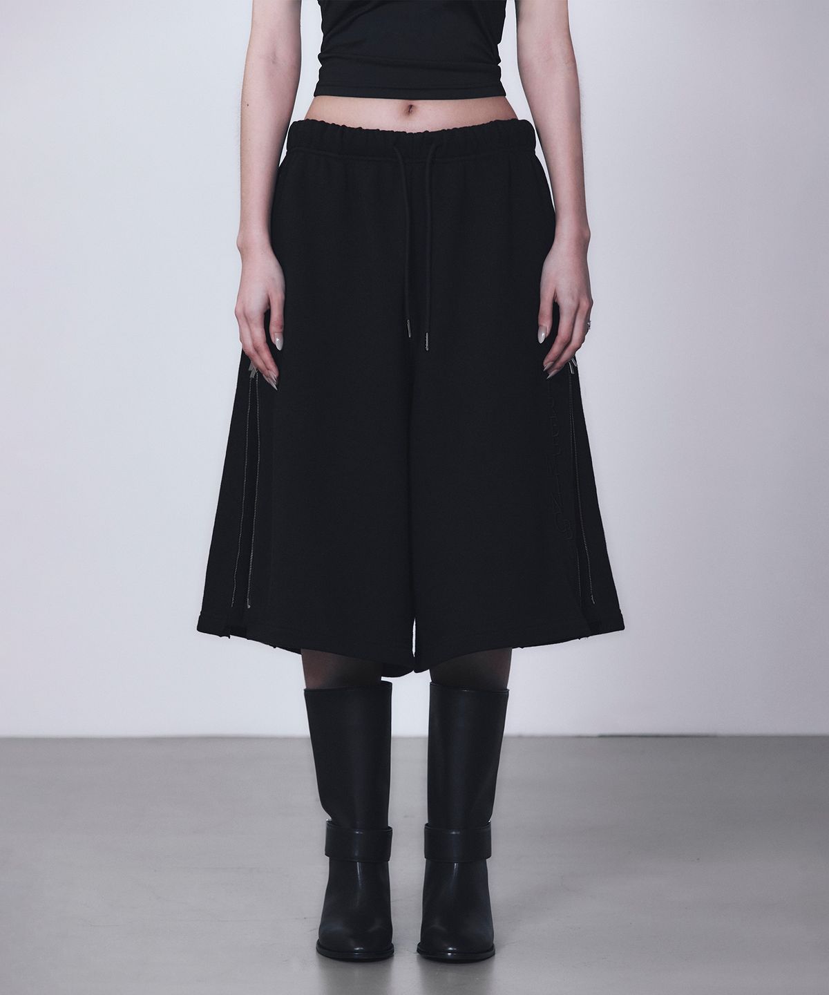 트리밍버드(TREEMINGBIRD) Zipper Finishing Sweat Bermuda Pants [ Black ]