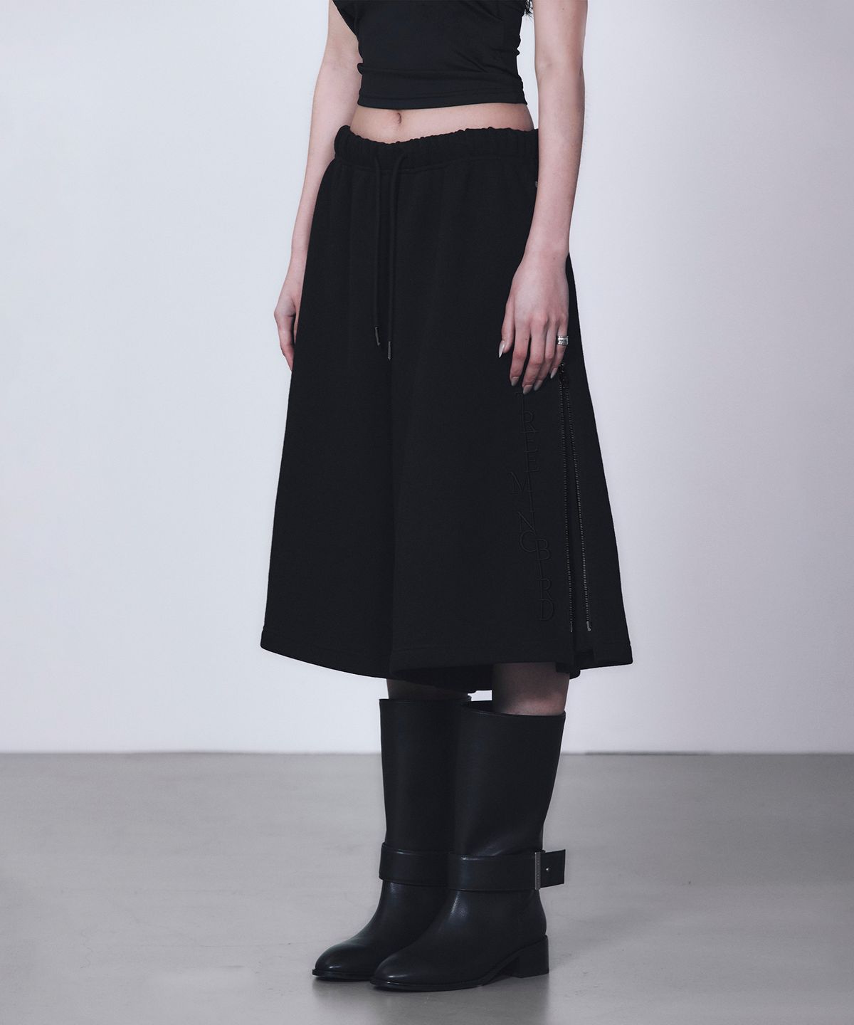 트리밍버드(TREEMINGBIRD) Zipper Finishing Sweat Bermuda Pants [ Black ]