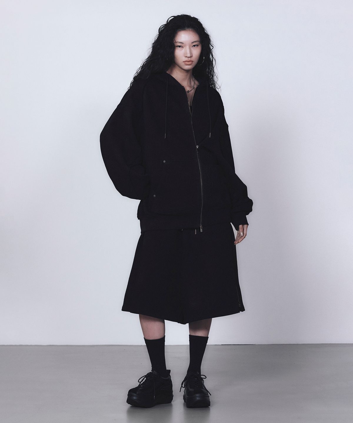 트리밍버드(TREEMINGBIRD) Zipper Finishing Sweat Hoodie Zip-up [ Black ]