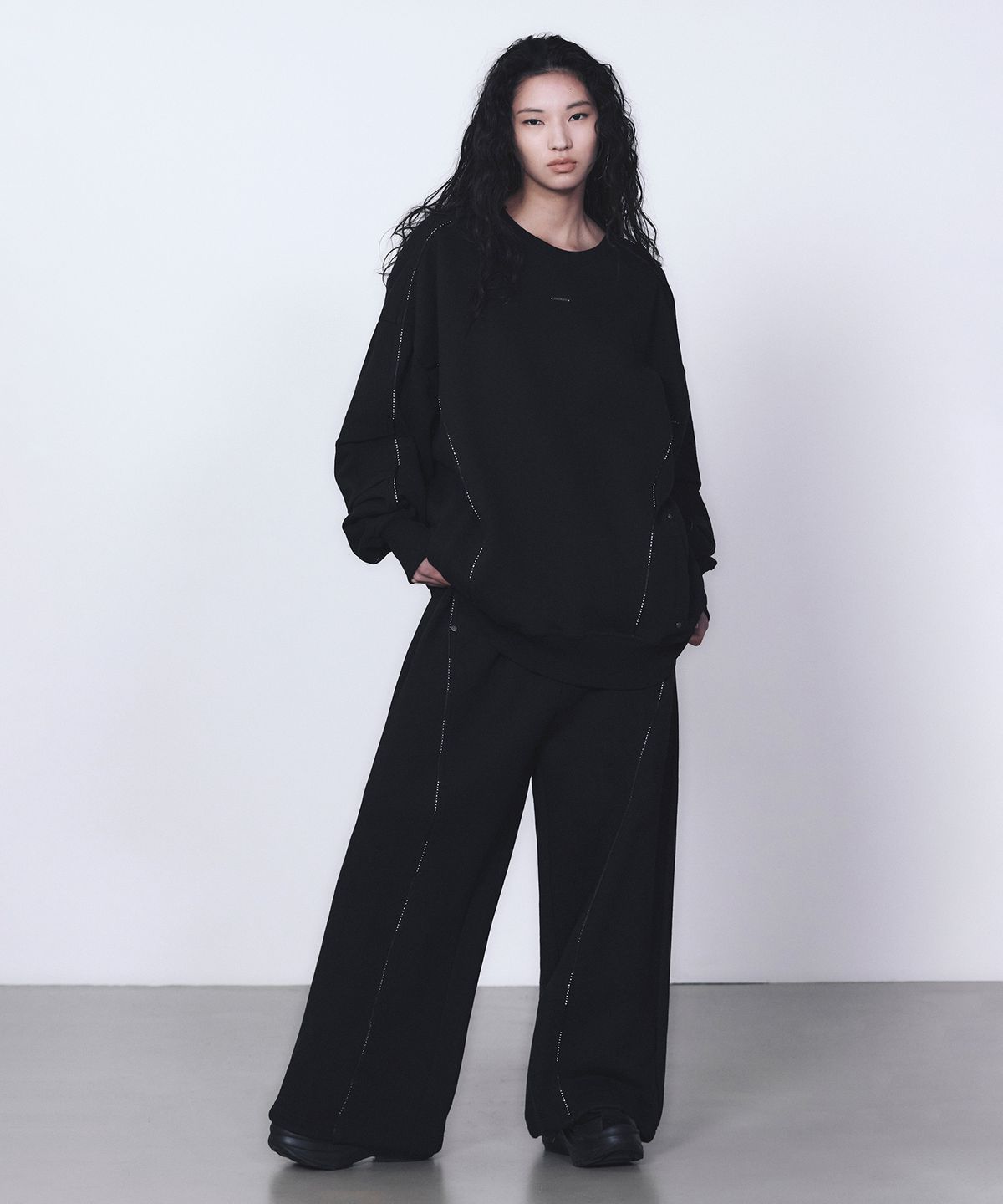 트리밍버드(TREEMINGBIRD) TMB Logo Piping Sweat Shirt [ Black ]