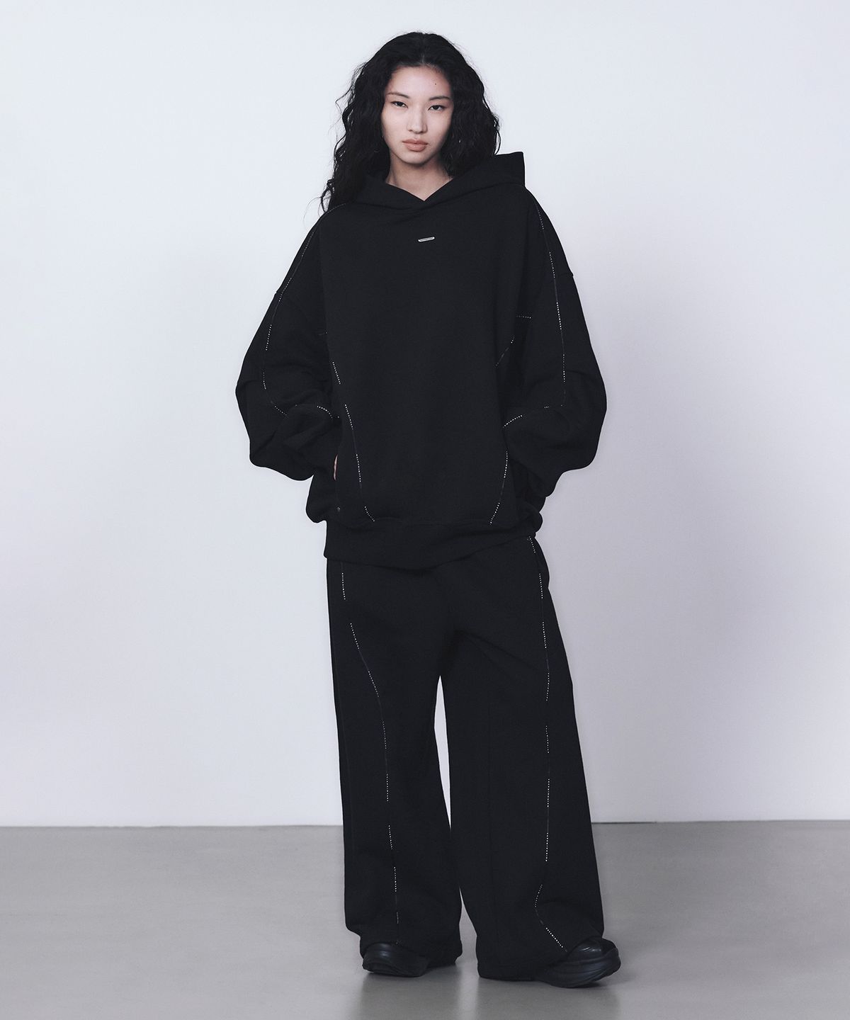 트리밍버드(TREEMINGBIRD) TMB Logo Piping Hoodie [ Black ]