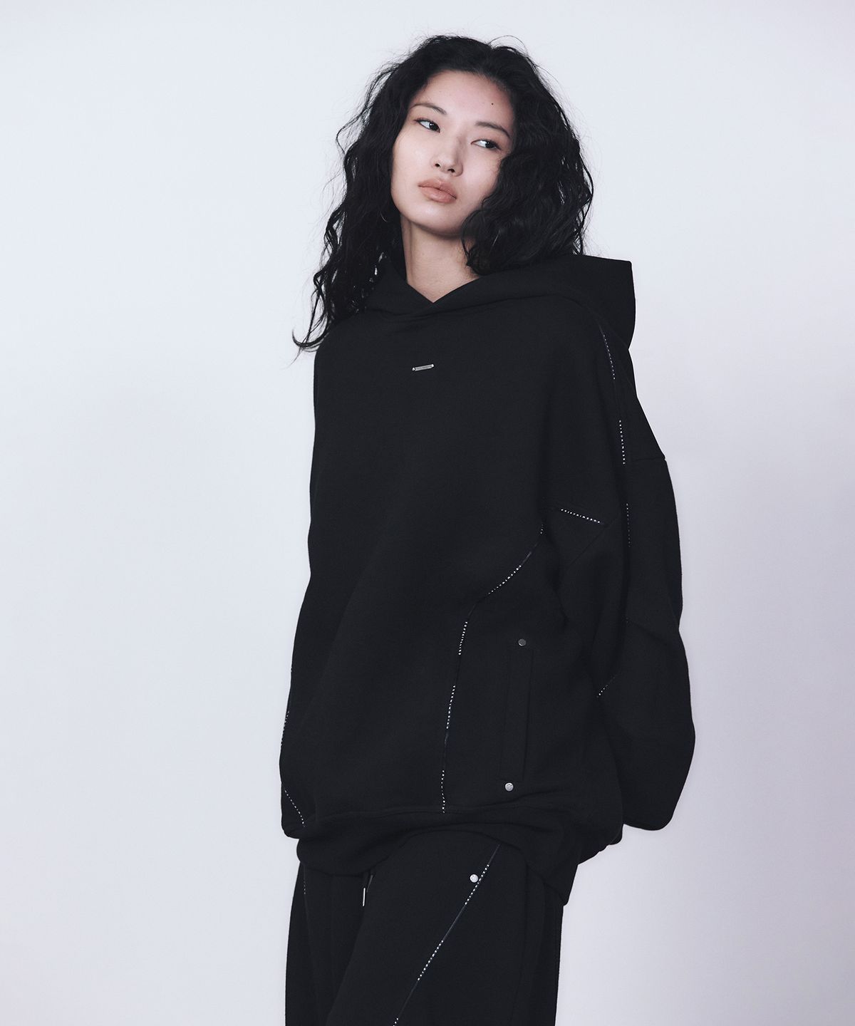 트리밍버드(TREEMINGBIRD) TMB Logo Piping Hoodie [ Black ]