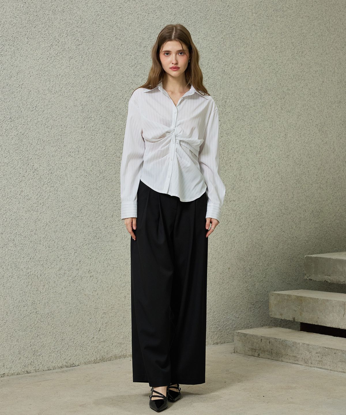 아리킴(ARIKIM) CELINA SLIM FIT STRIPE TWISTED SHIRT / WHITE