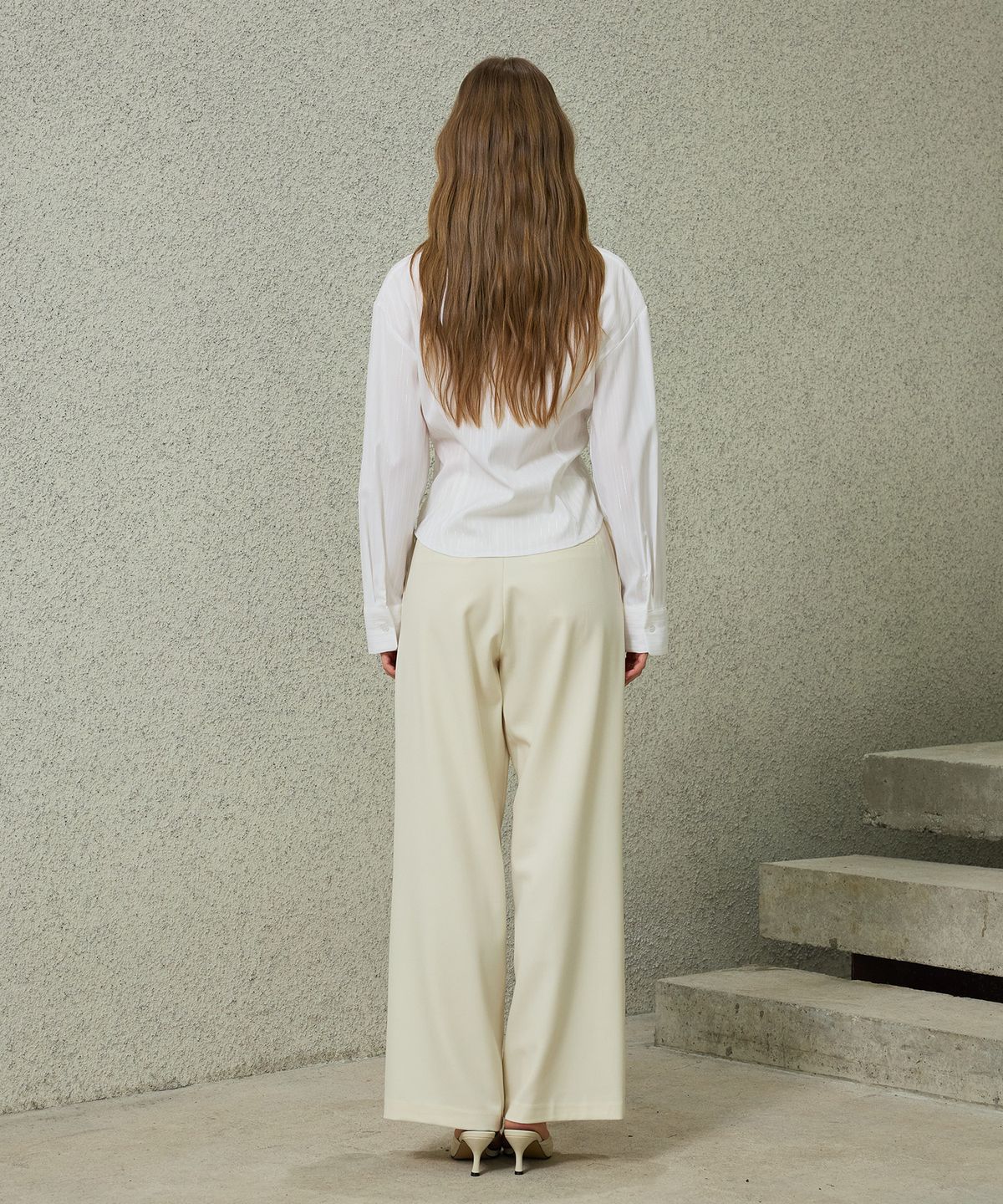 아리킴(ARIKIM) CELINA SLIM FIT STRIPE TWISTED SHIRT / IVORY