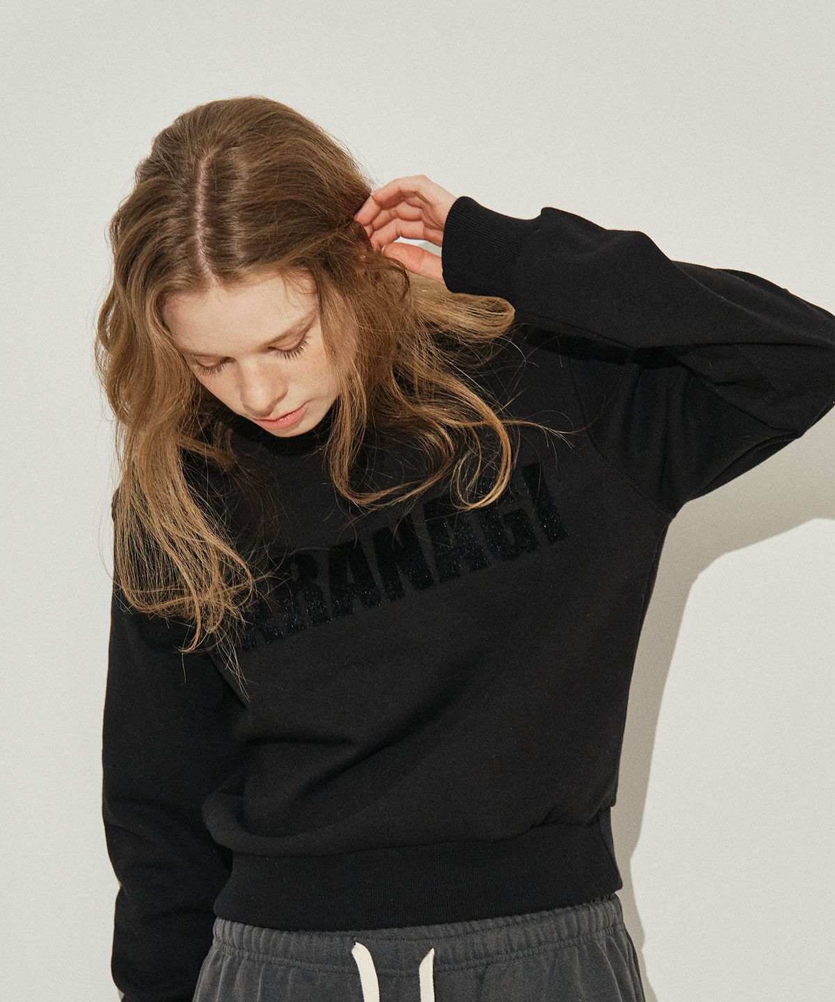 사라나기(SARANAGI) SE0583- crop sweatshirt (black)