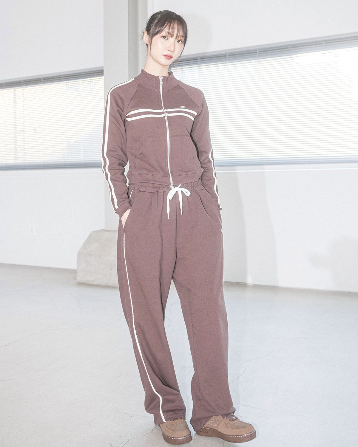 해비즘(HAVISM) ROSE LACE SWEATPANTS(BROWN)