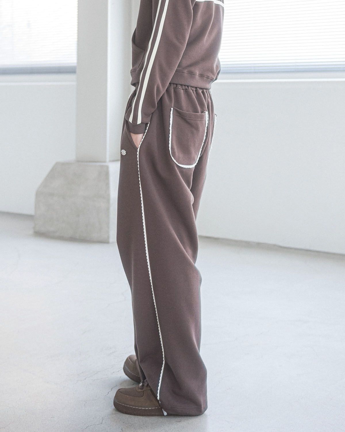해비즘(HAVISM) ROSE LACE SWEATPANTS(BROWN)