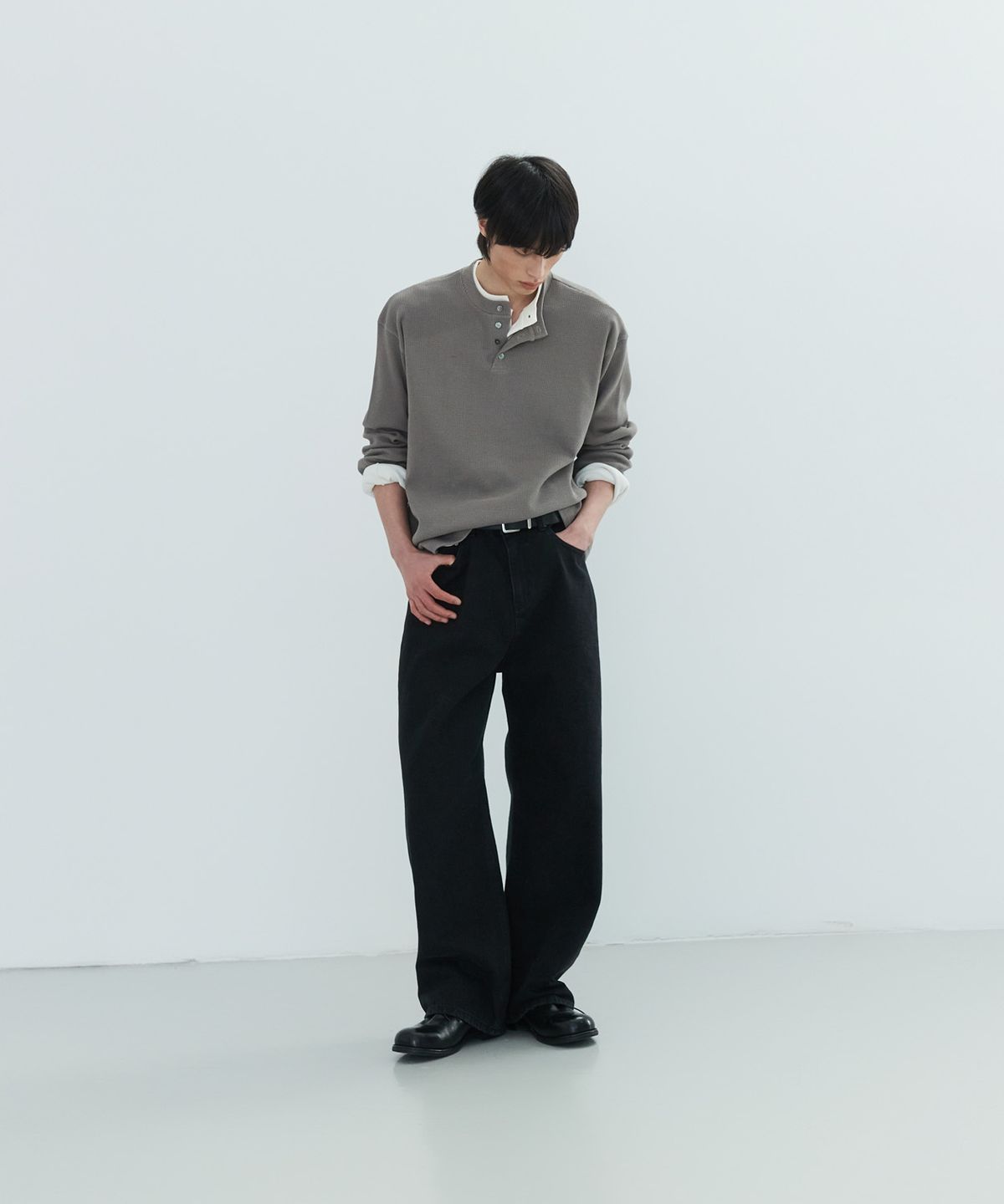 르아르(LEIRE) 와플 헨리넥 롱 슬리브 티셔츠 [모카 베이지]