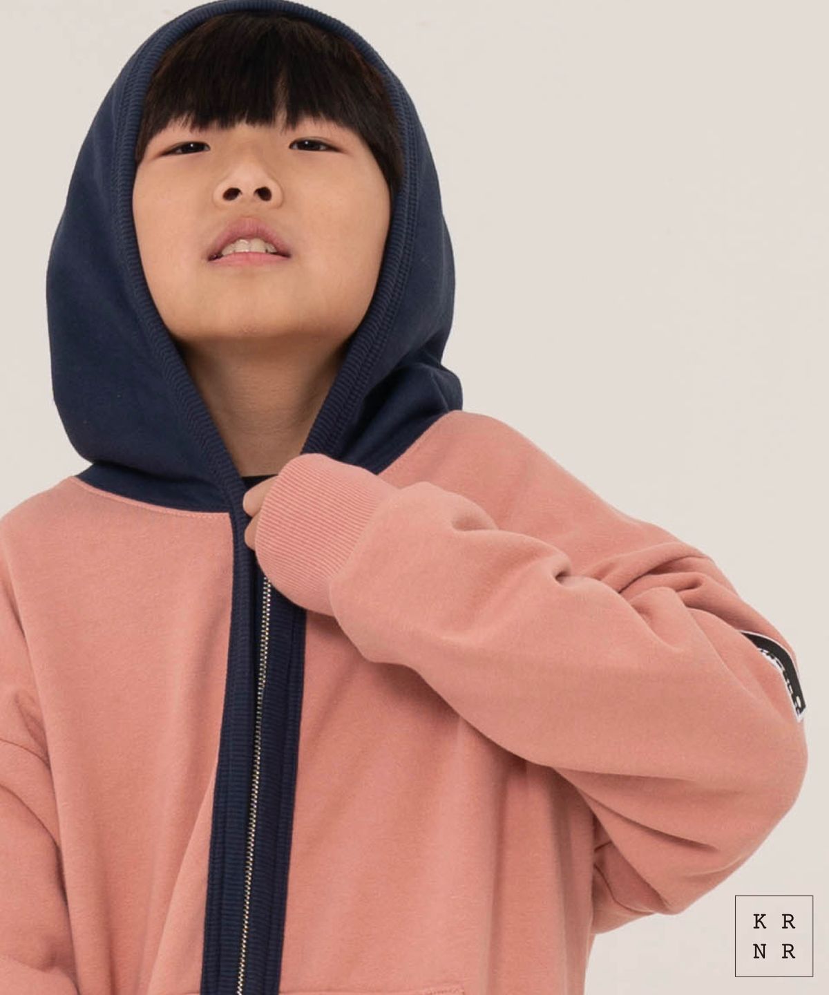 쿠르나르(KRNR) 탑 오버사이즈 컬러 블록 풀집업 후디 점퍼 피치핑크