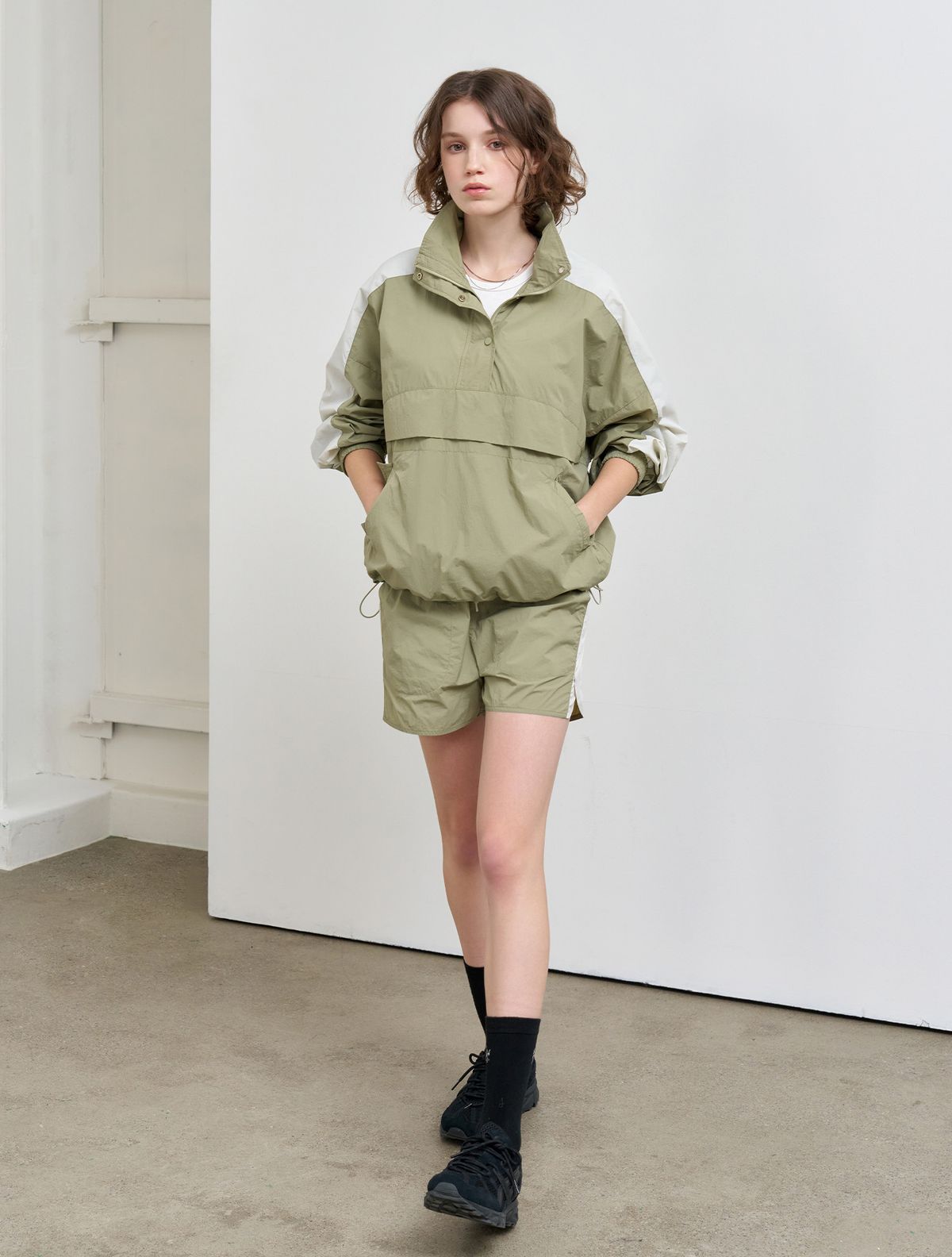 제너럴아이디어(GENERALIDEA) 컴포트핏 나일론 숏팬츠 [LIGHT KHAKI] / WBE1L56540