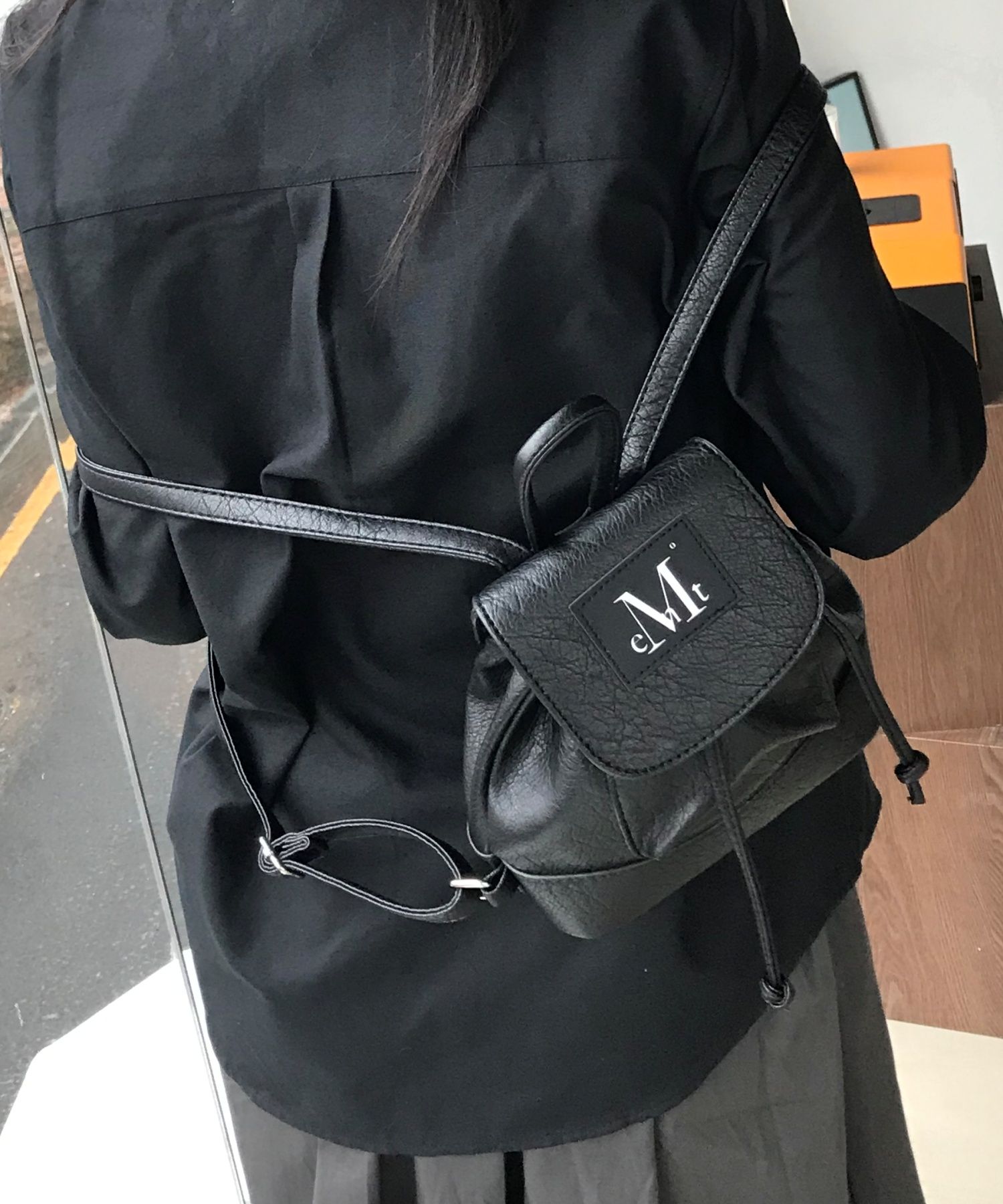 ☆MUCENT☆ Reno Crack Round Mini Backpack Unisex MUSINSA公式 | MUCENT Reno Crack Round Mini Backpack Unisex