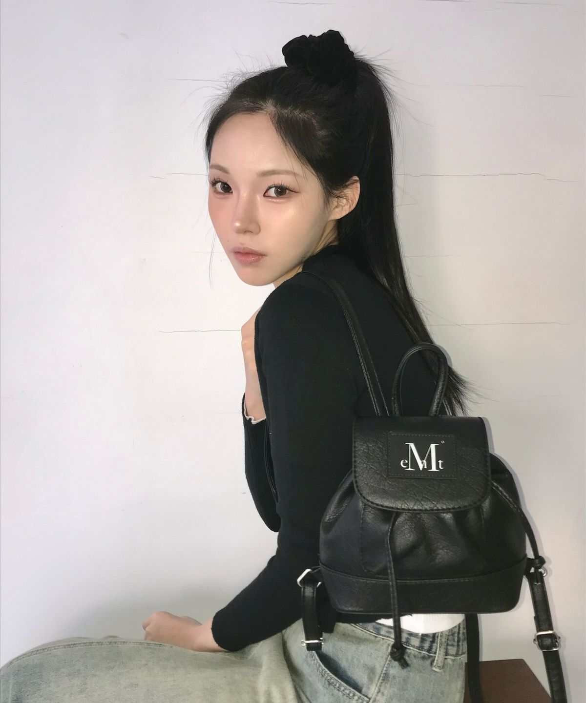 무센트(MUCENT) 레노 크랙 라운드 미니 백팩 남녀공용