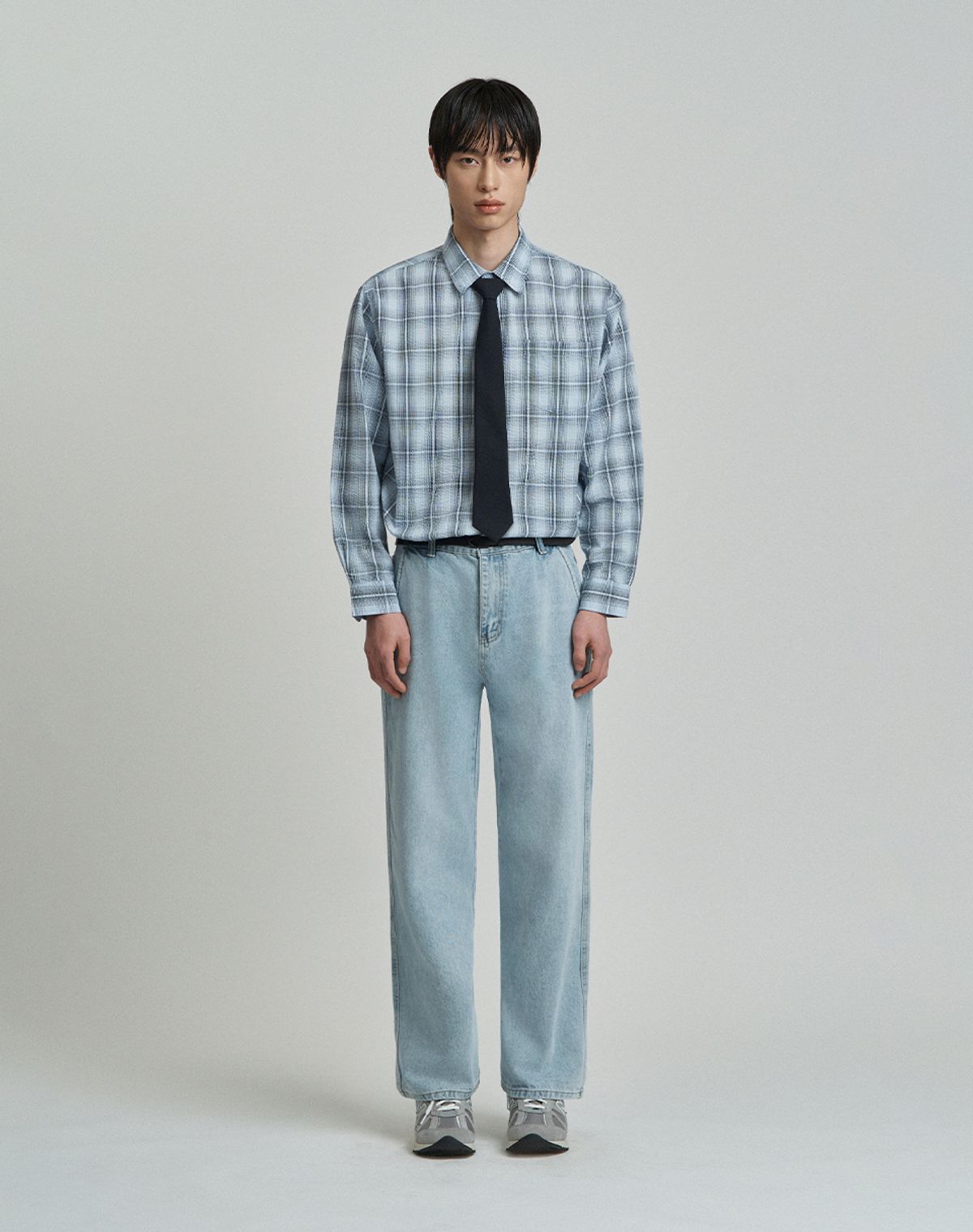 워크온바디오프(WORK ON BODY OFF) 세미 오버핏 코튼 시어서커 옴브레 체크 셔츠 [네이비]