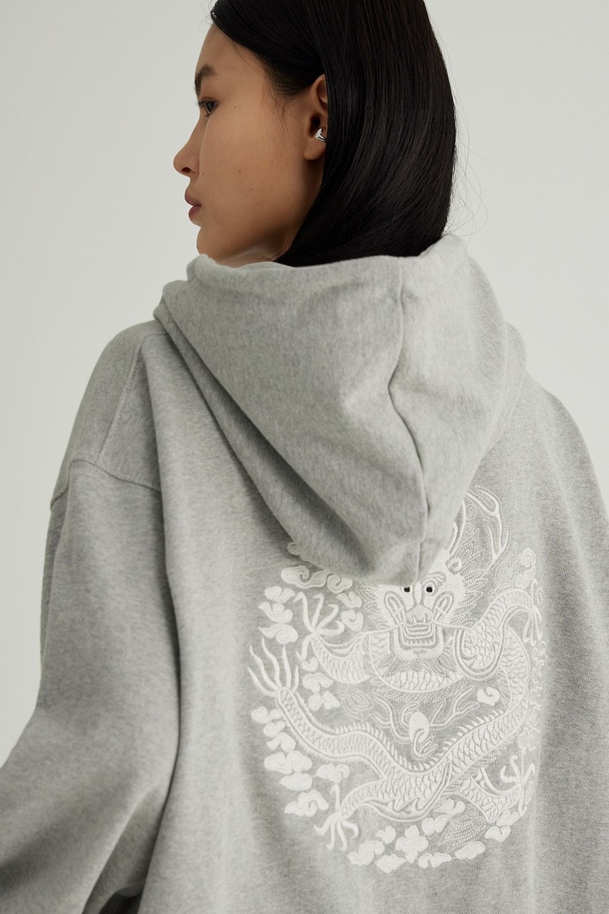 칠 하나 투 구육(71TO96) Traditional embroidery Hoodie (gray)