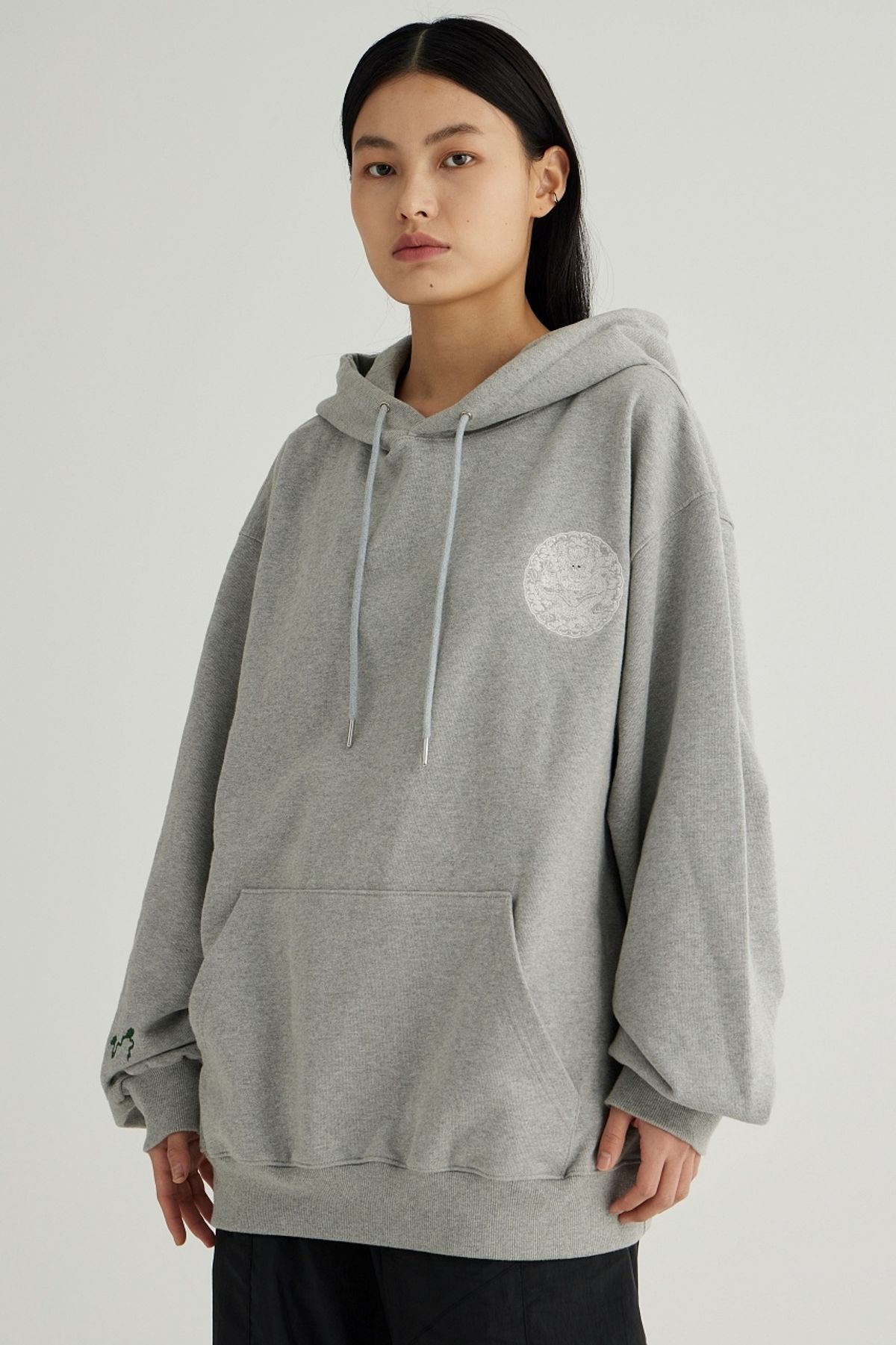 칠 하나 투 구육(71TO96) Traditional embroidery Hoodie (gray)