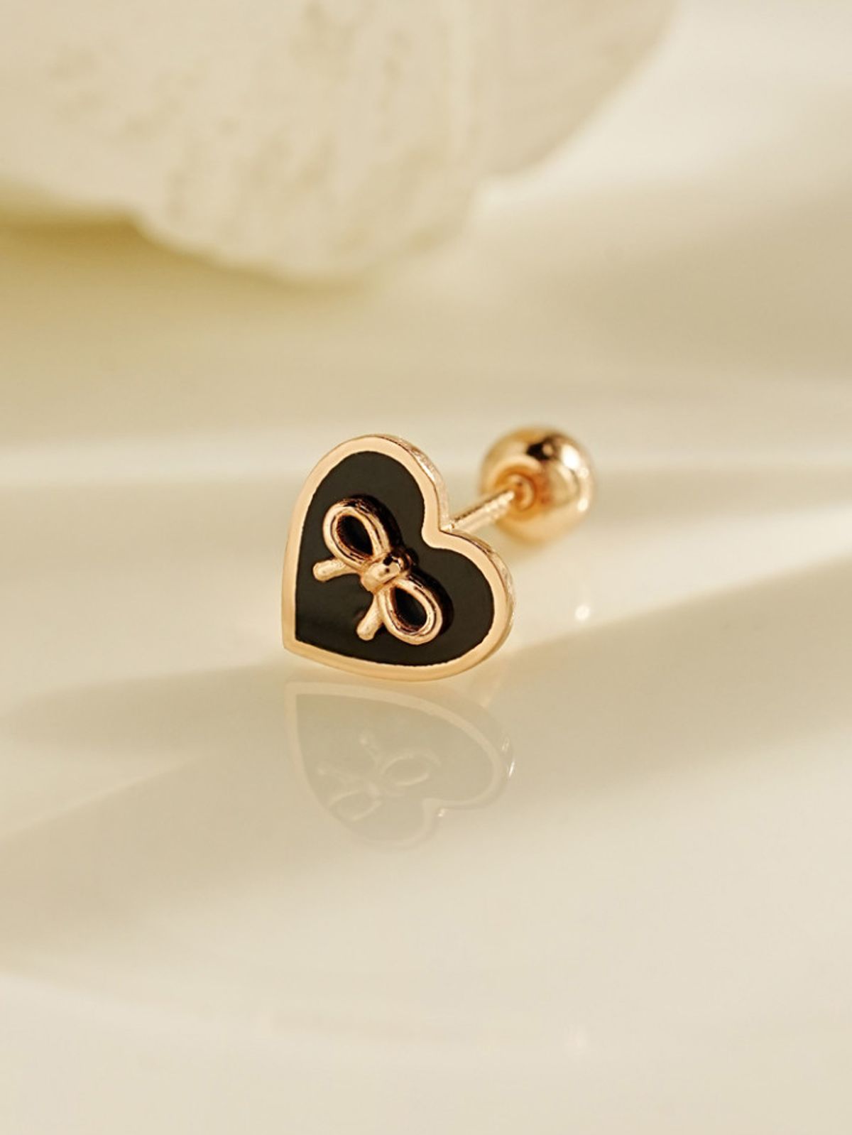 미니멀피어싱(MINIMALPIERCING) 14K 블랙 하트 리본 피어싱 귀걸이
