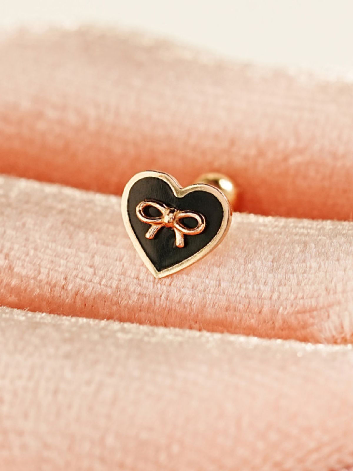 미니멀피어싱(MINIMALPIERCING) 14K 블랙 하트 리본 피어싱 귀걸이