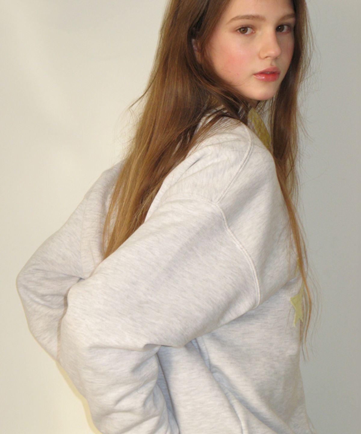 론론(RONRON) 88 STAR MIXED APPLIQUE SWEATSHIRT WHITE MELANGE