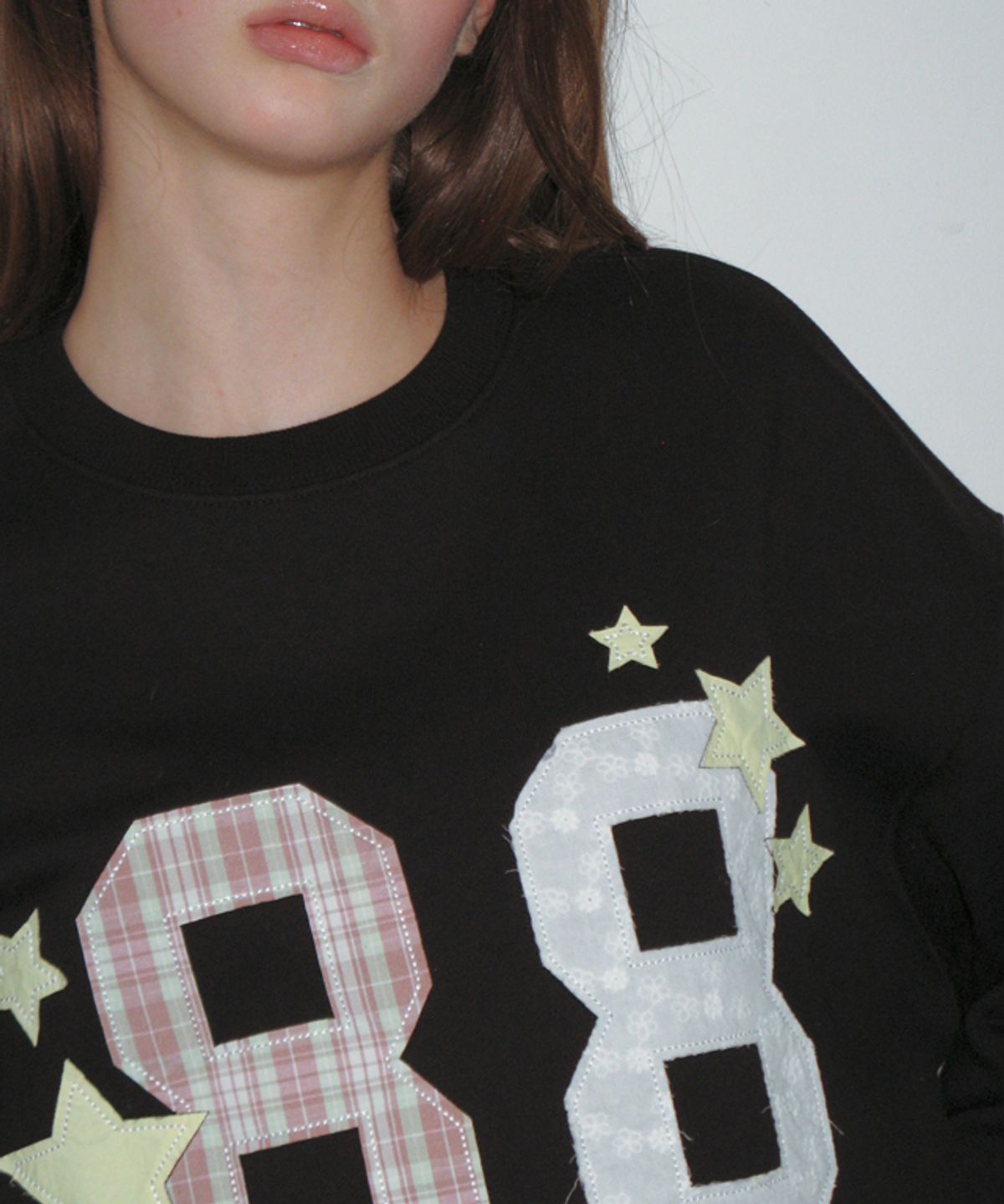 론론(RONRON) 88 STAR MIXED APPLIQUE SWEATSHIRT BLACK