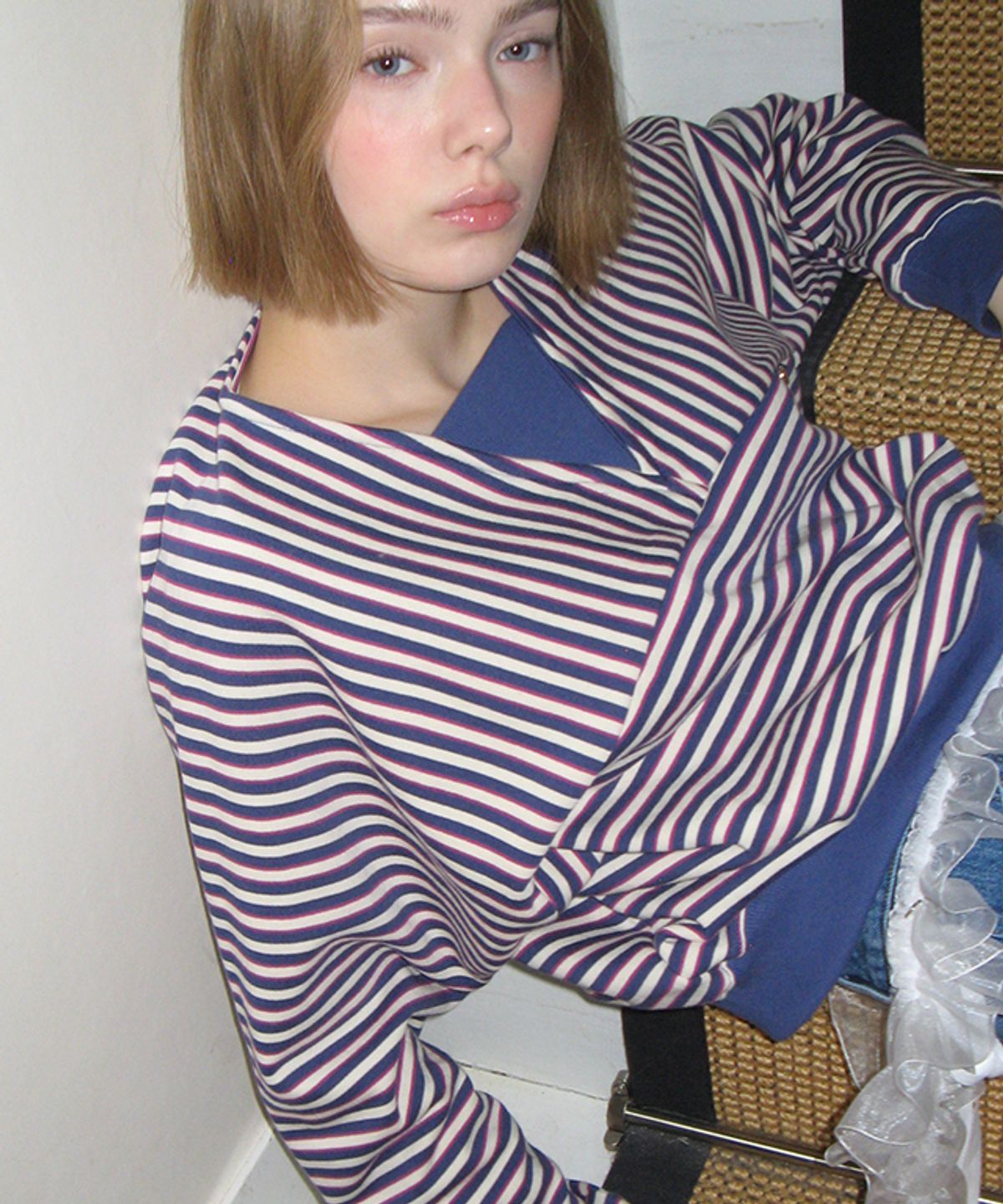 론론(RONRON) PENDANT V NECK STRIPE SWEATSHIRT BLUE