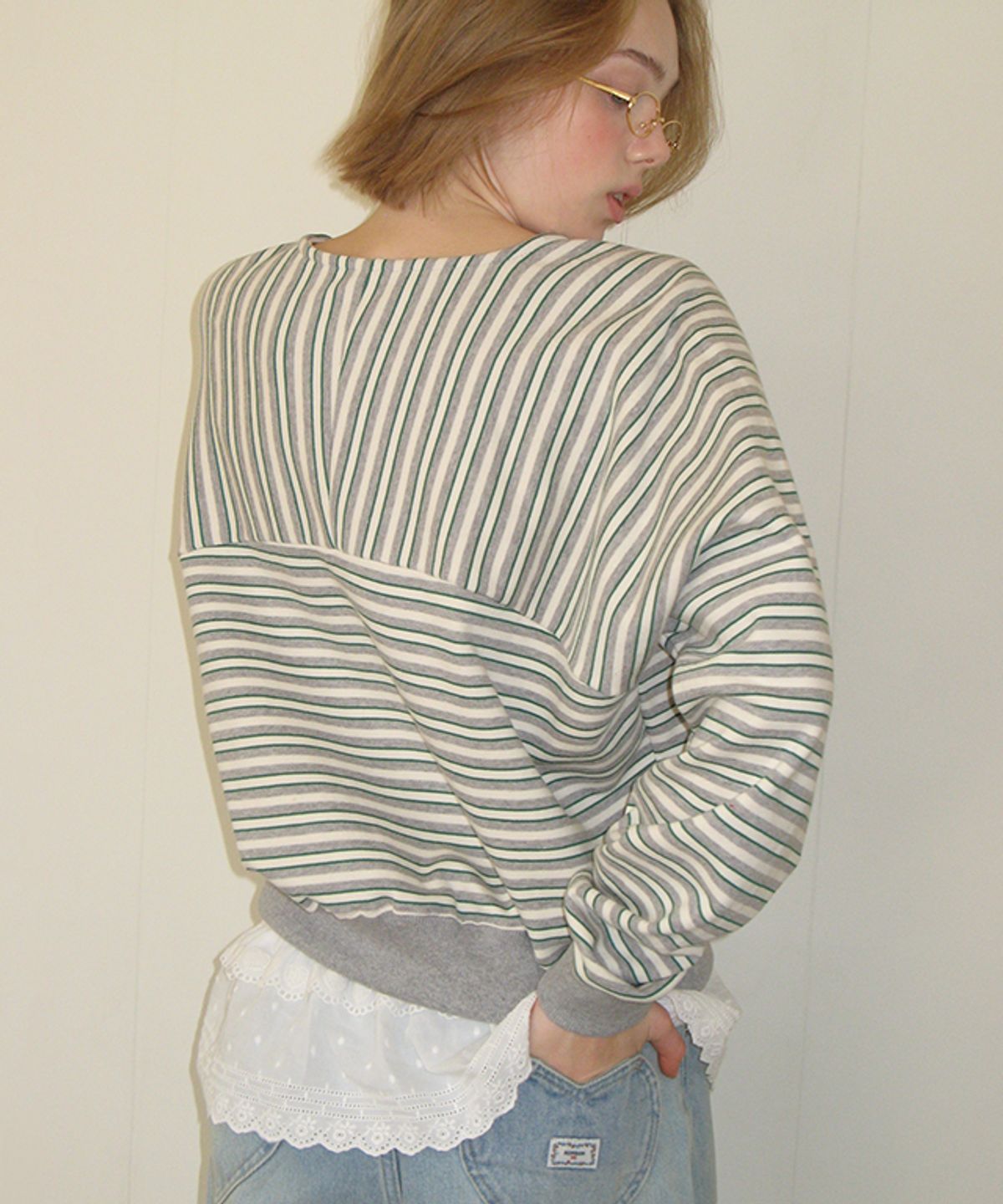 론론(RONRON) PENDANT V NECK STRIPE SWEATSHIRT GREY