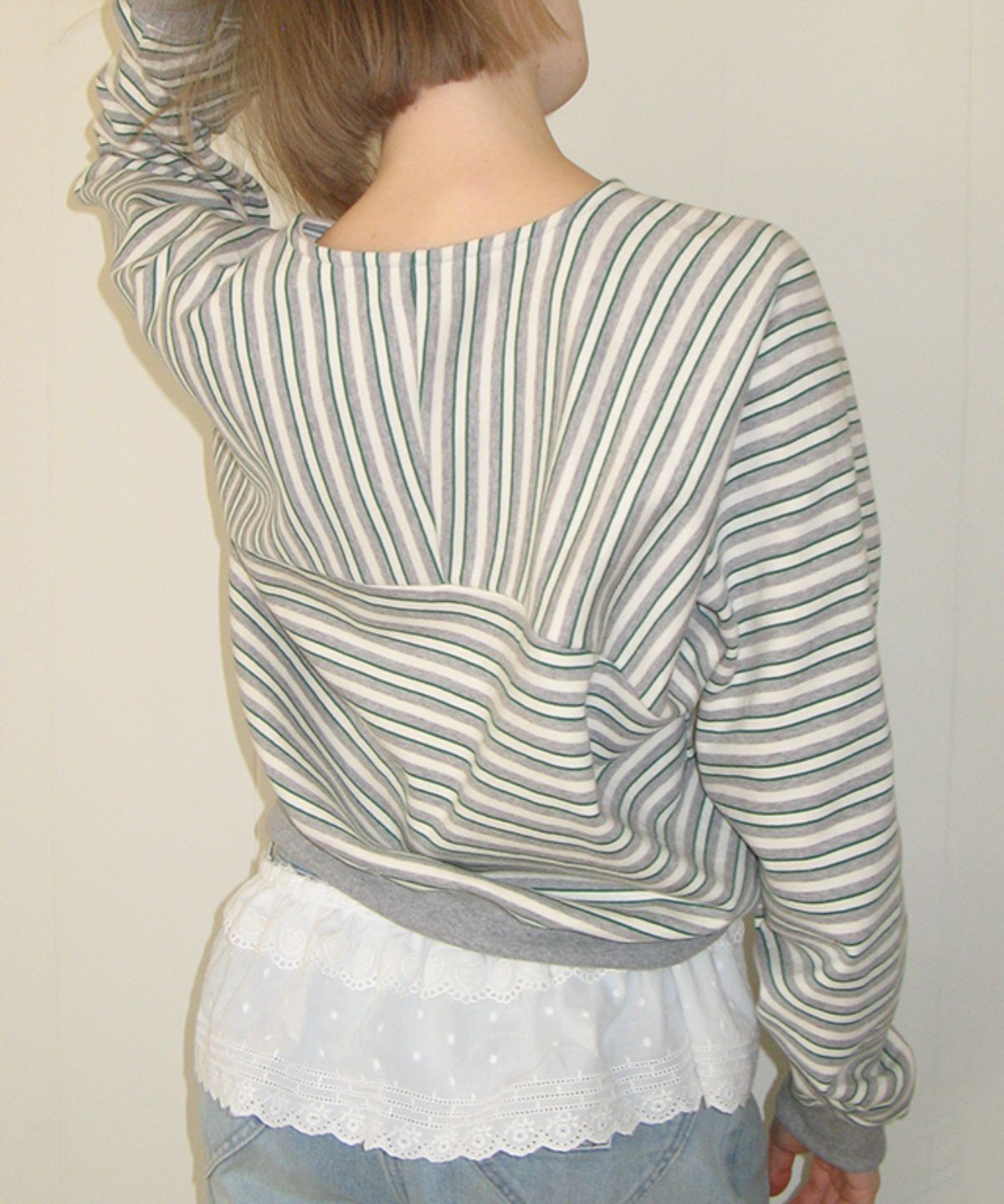 론론(RONRON) PENDANT V NECK STRIPE SWEATSHIRT GREY