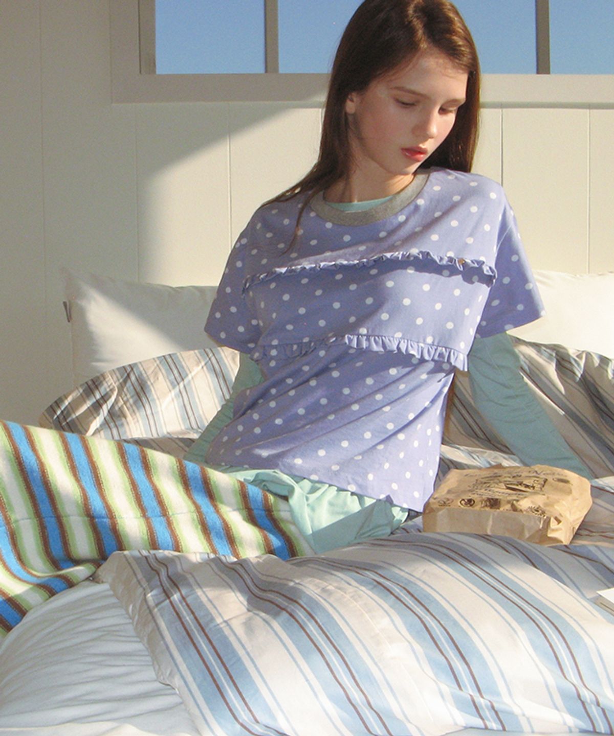 론론(RONRON) PENDANT LINE FRILL BASIC FIT T SHIRT SOFT BLUE DOT
