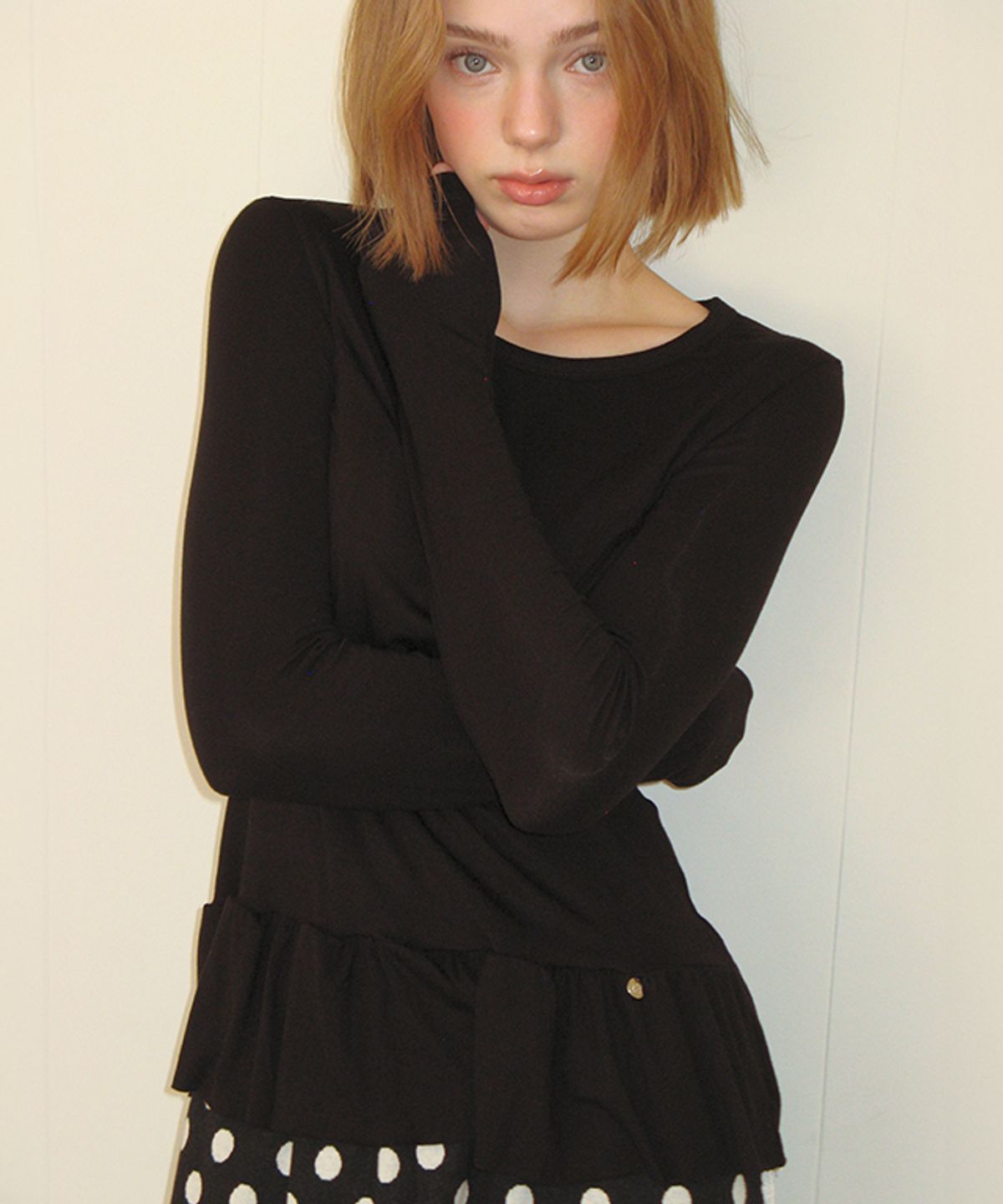 론론(RONRON) PENDANT RUFFLE LAYERED SLIM LONG SLEEVE BLACK