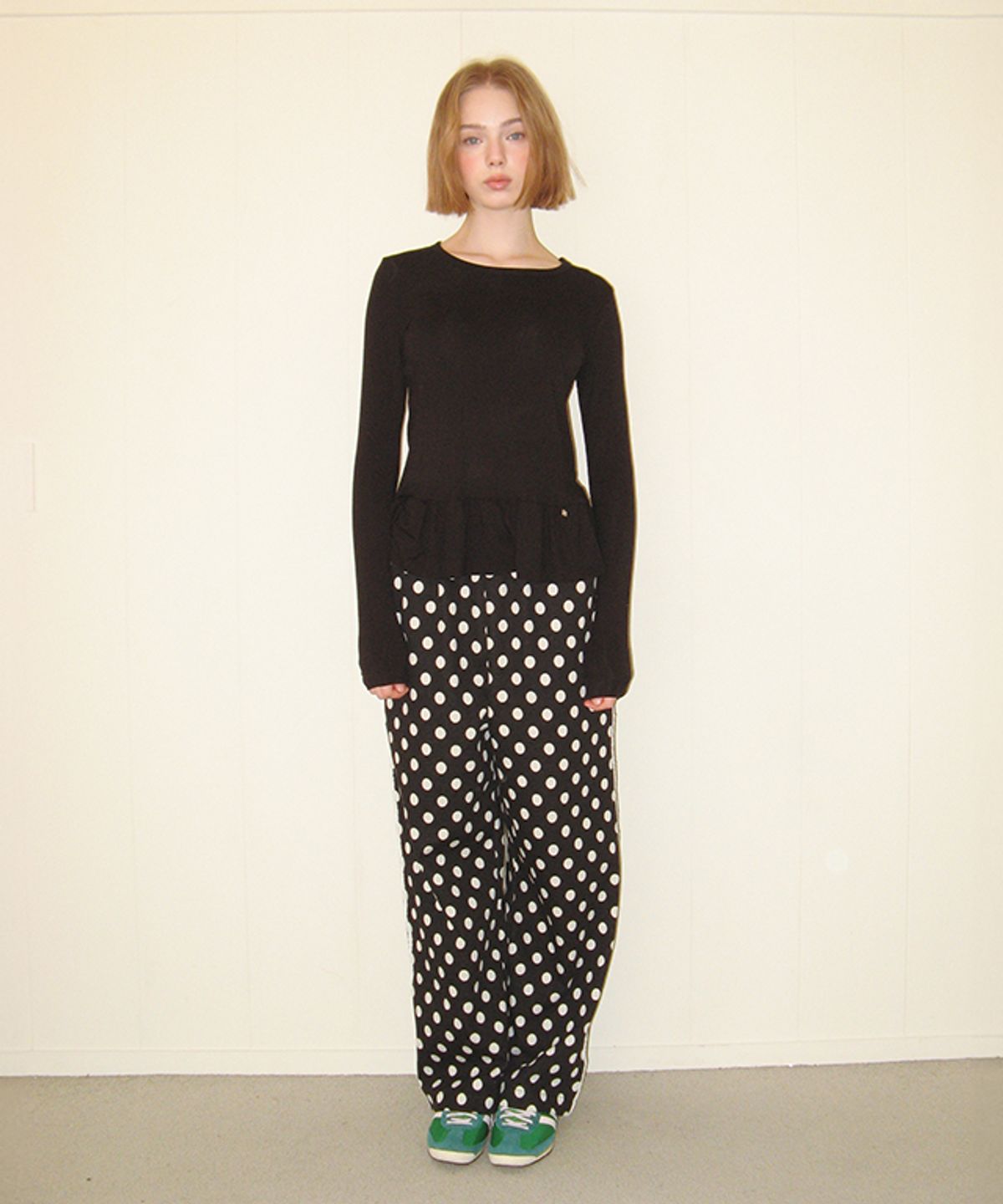 론론(RONRON) PENDANT RUFFLE LAYERED SLIM LONG SLEEVE BLACK