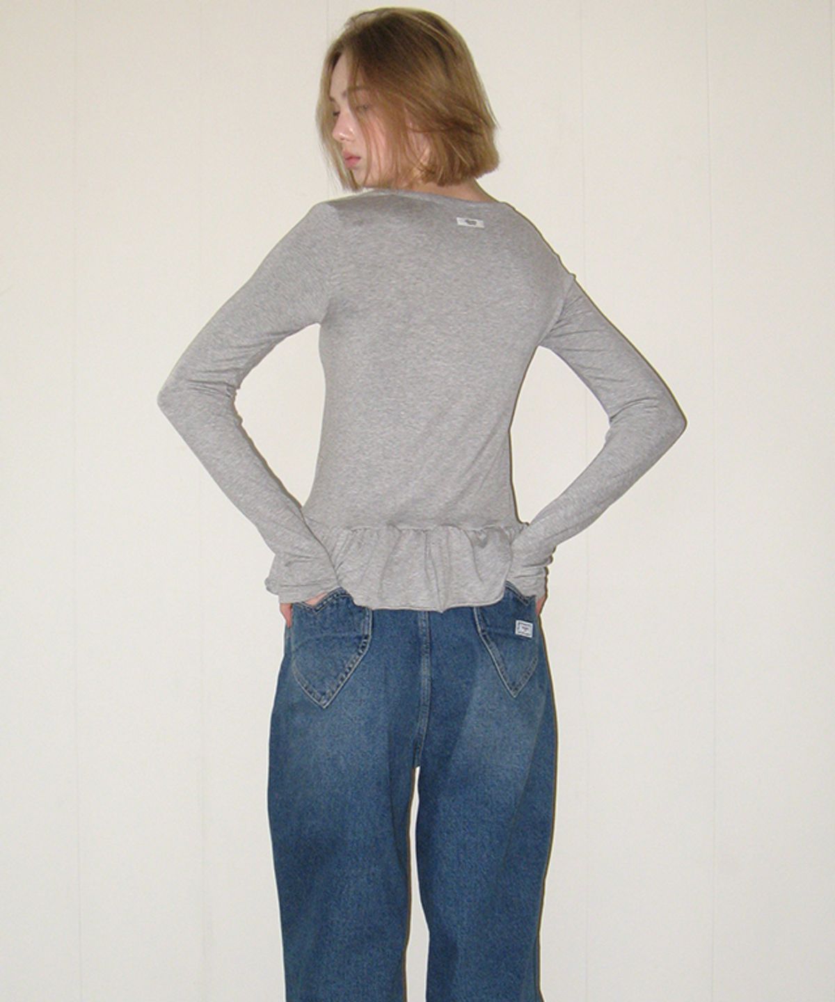 론론(RONRON) PENDANT RUFFLE LAYERED SLIM LONG SLEEVE GREY