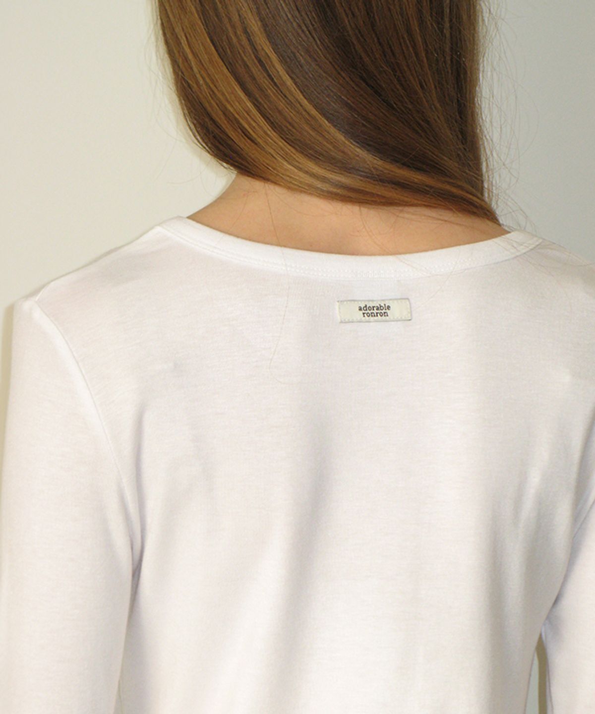 론론(RONRON) PENDANT RUFFLE LAYERED SLIM LONG SLEEVE WHITE