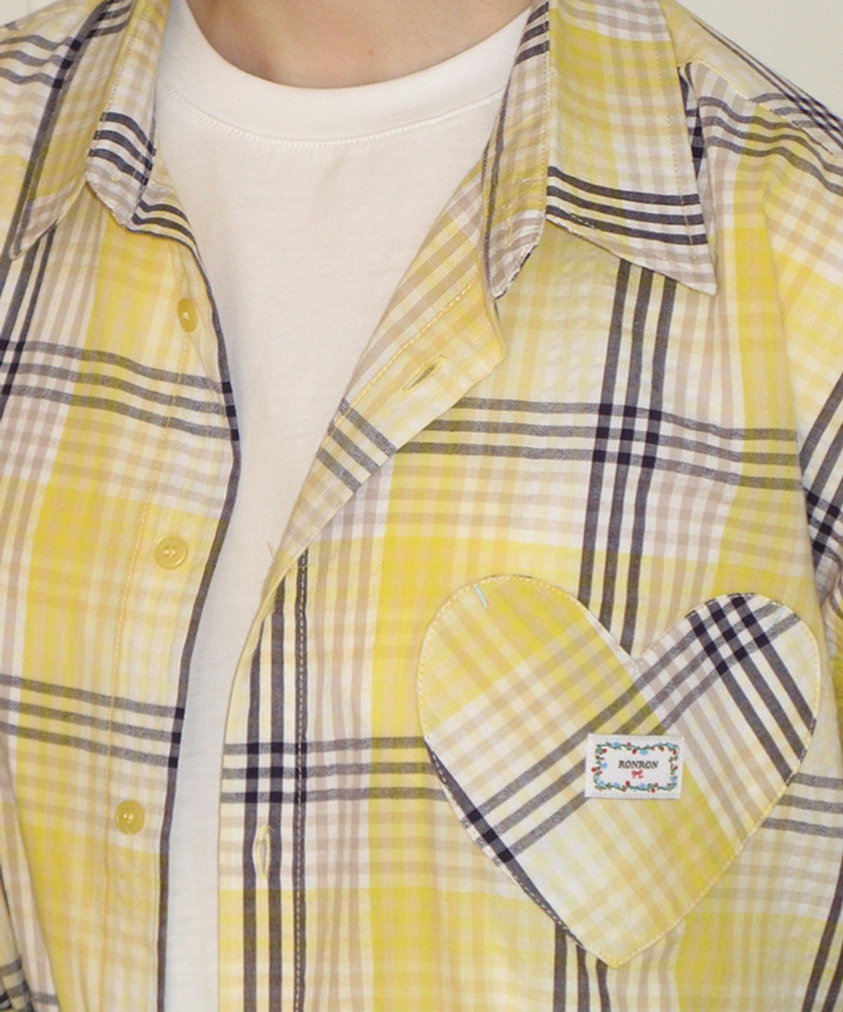 론론(RONRON) CHECK STITCH HEART POCKET OVER FIT SHIRT YELLOW