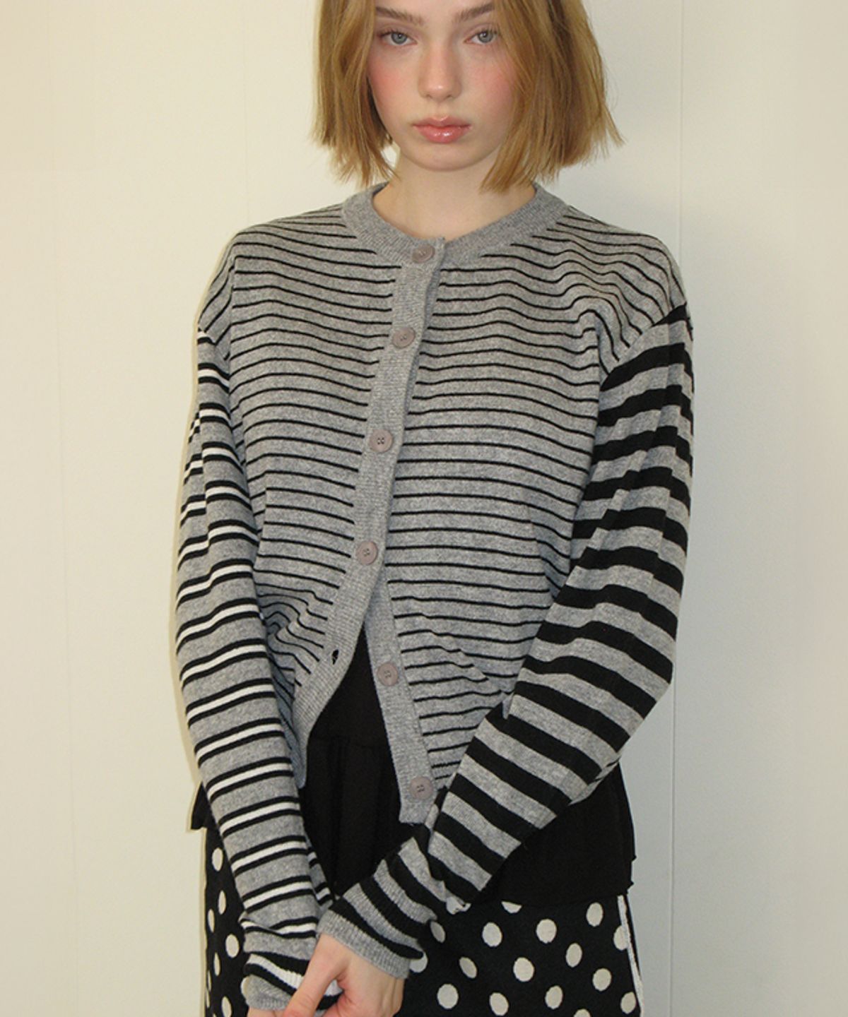 론론(RONRON) TRIPLE STRIPE HARMONY KNIT CARDIGAN BLACK GREY
