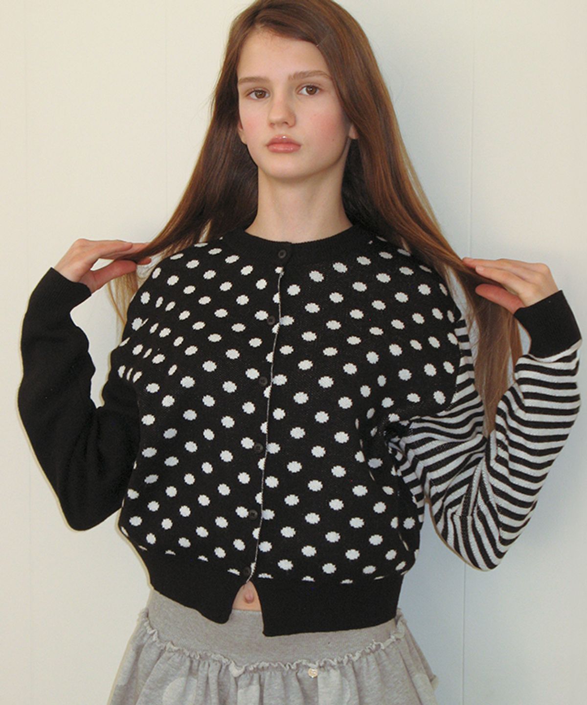 론론(RONRON) BACK STRIPE DOT KNIT CARDIGAN BLACK